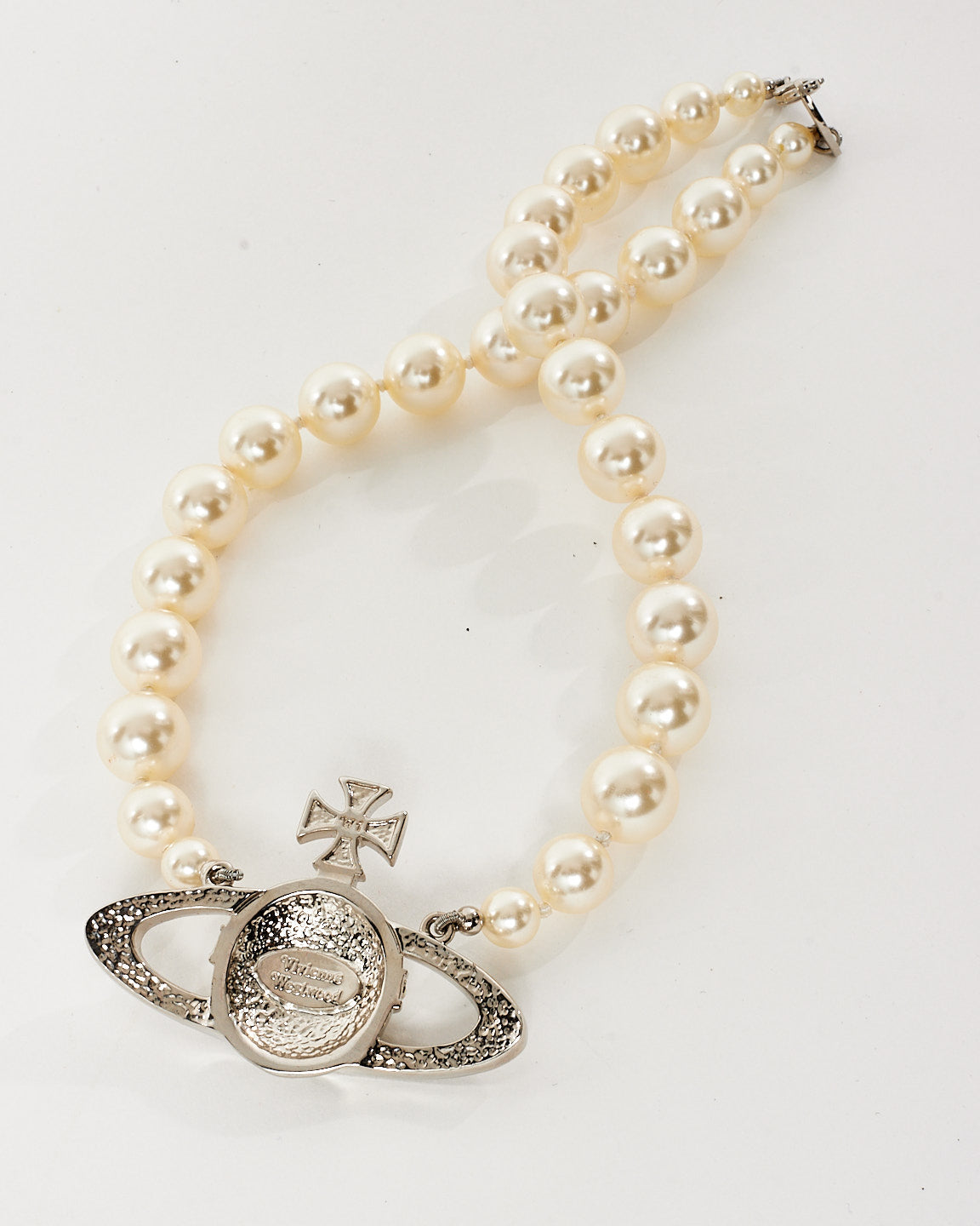 Vivienne Westwood Silver & White One Row Faux-Pearl Bas Relief Choker Necklace