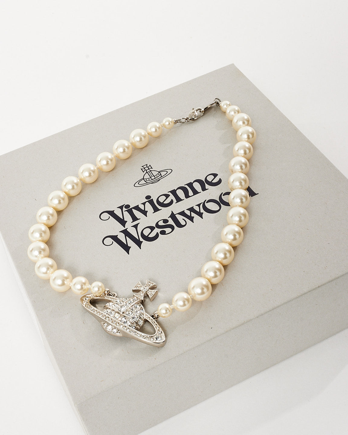 Vivienne Westwood Silver & White One Row Faux-Pearl Bas Relief Choker Necklace