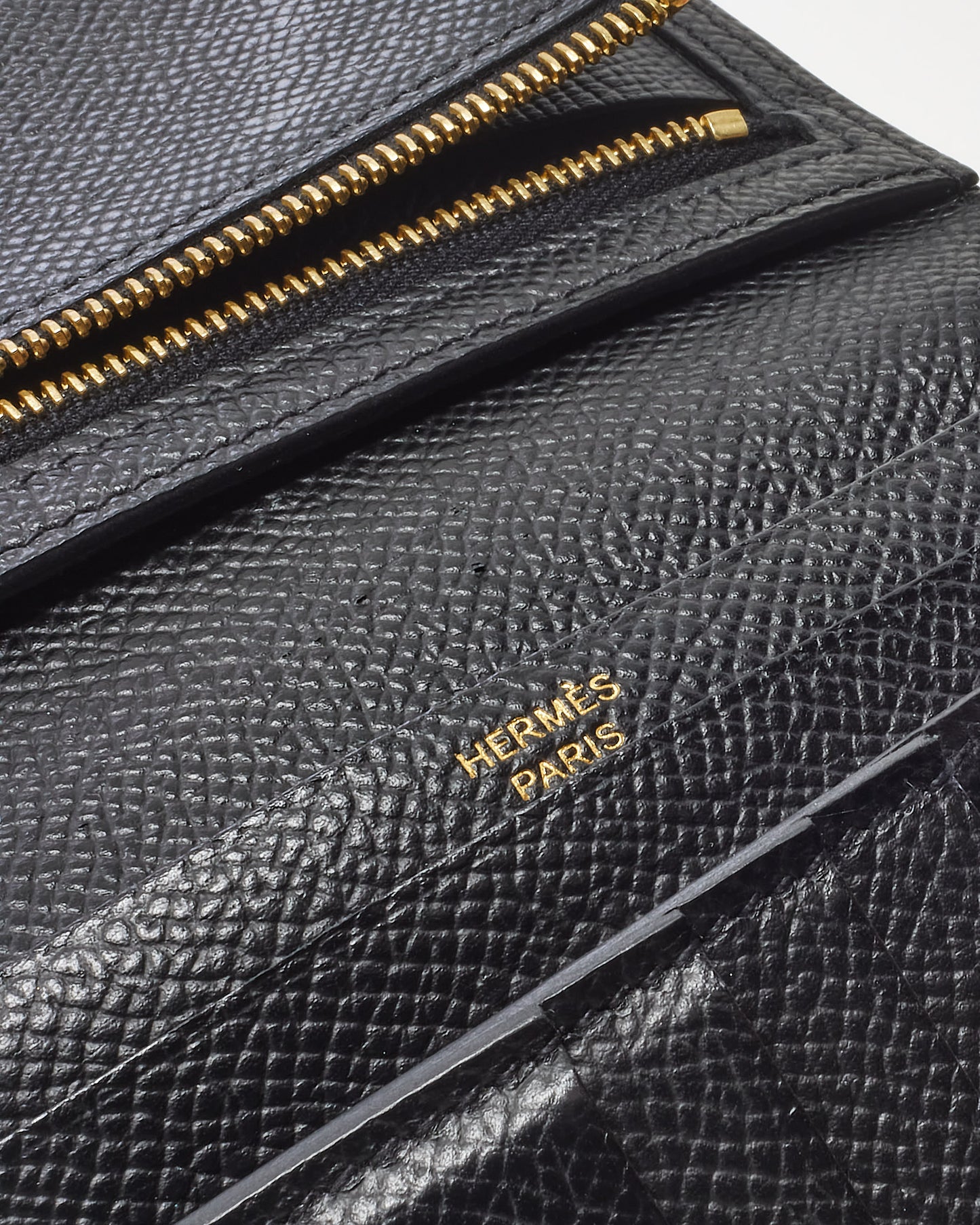 Petit sac Caro en cuir gris (pierre) Dior avec détails dorés