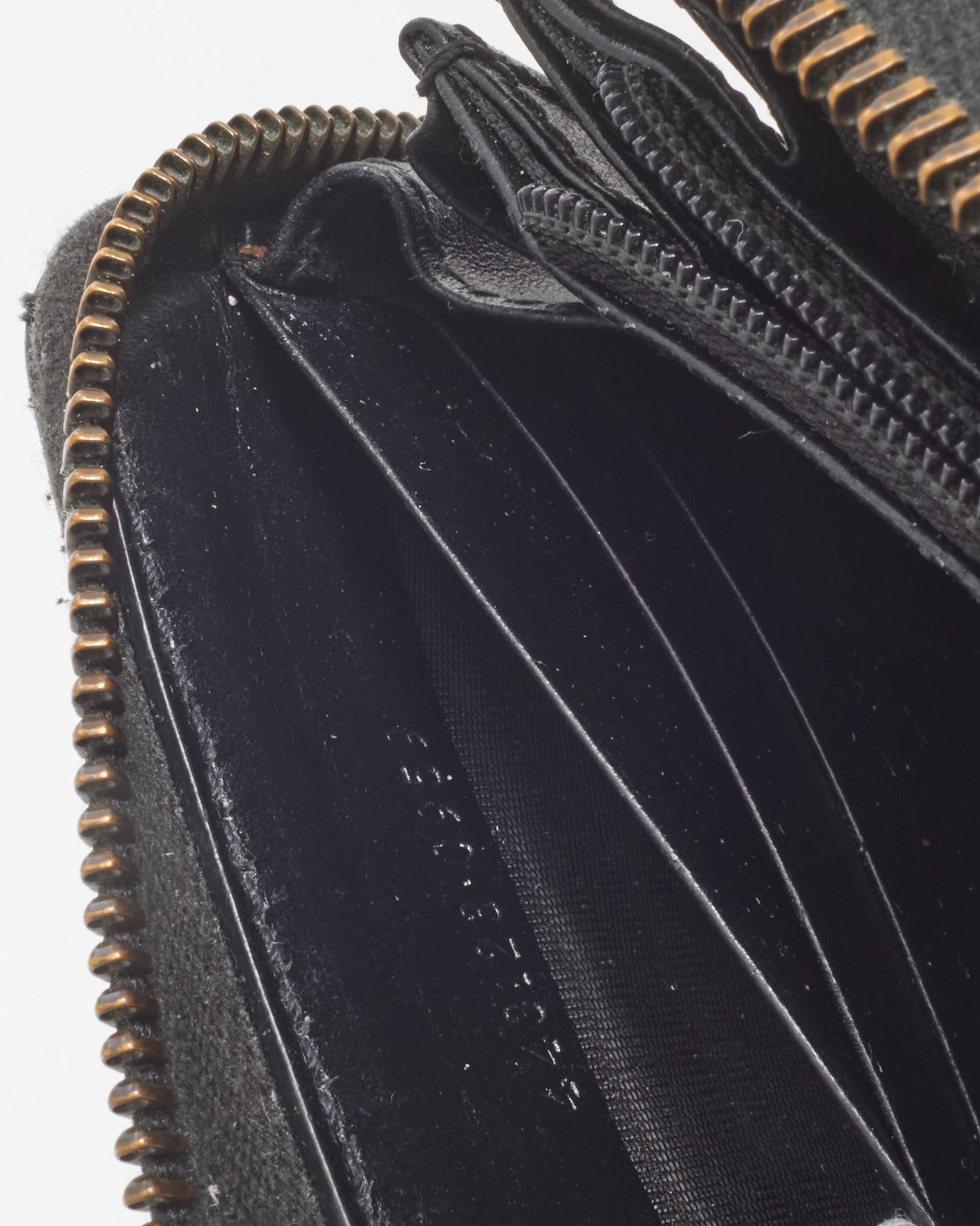 Portefeuille zippé GG Marmont en cuir Matlasseé noir Gucci