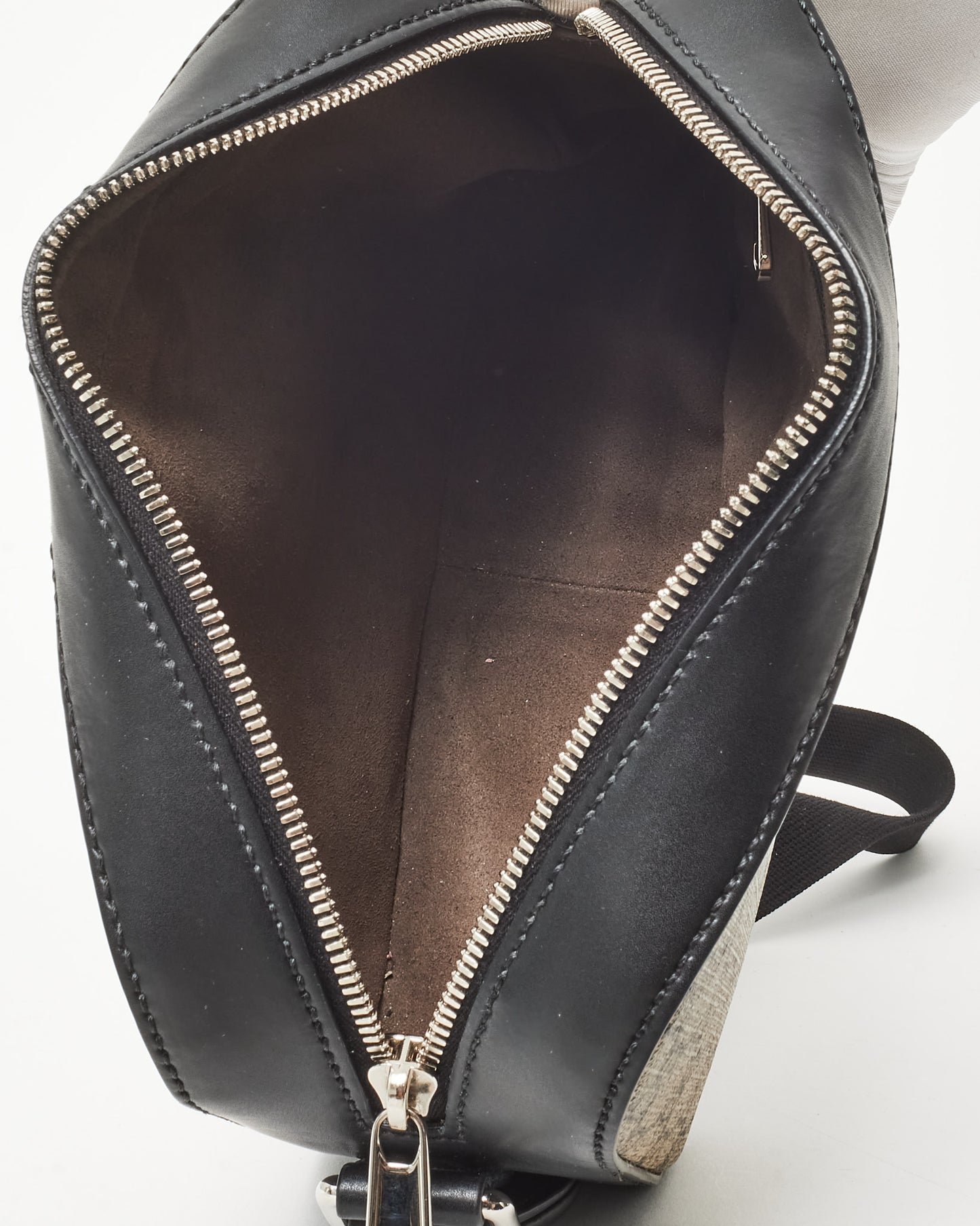 Gucci Black and Beige GG Monogram Supreme Coated Canvas Camera Bag