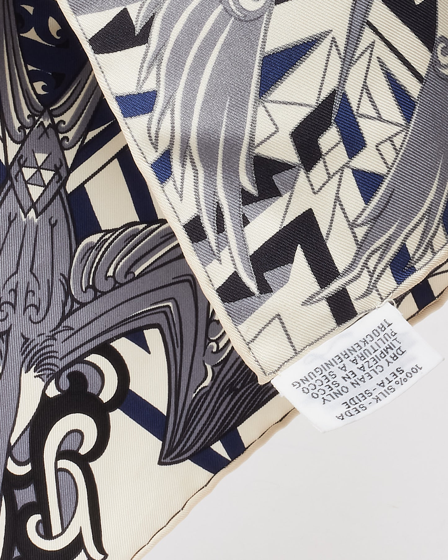 Hermès Blue/White/Navy/Multi Kawa Ora Carre 90 Silk Scarf