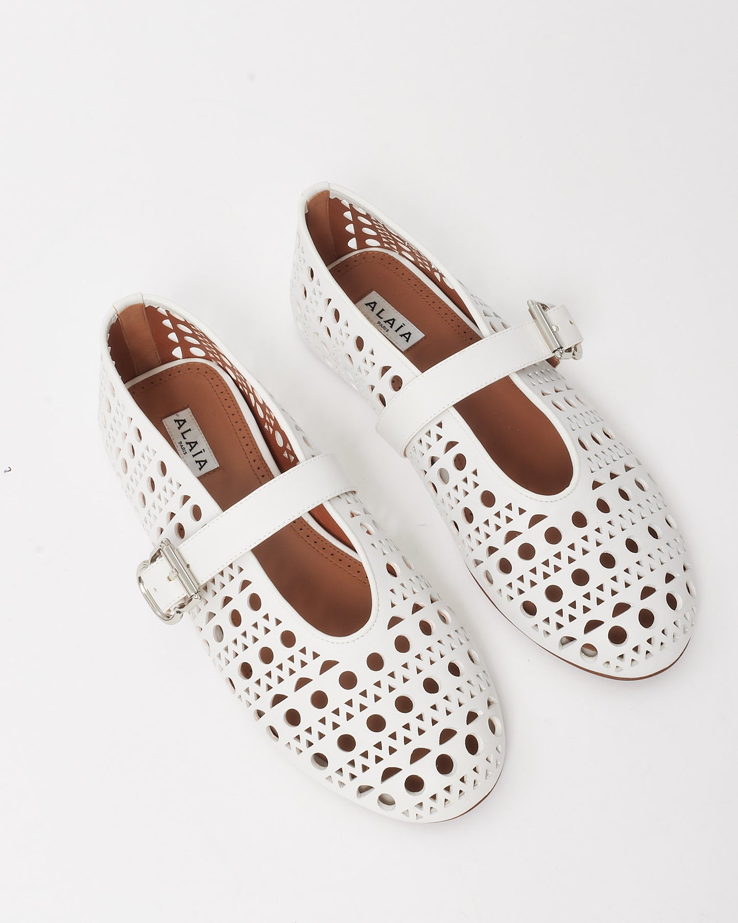 Alaïa White Laser-Cut Vienne Leather Buckle Ballerina Flats - 41