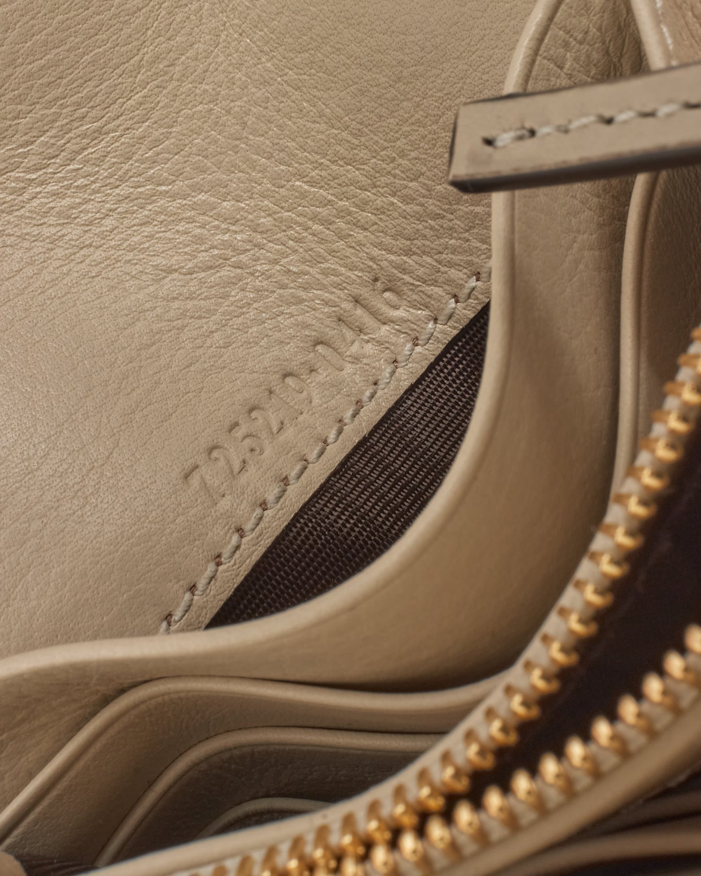 Gucci White Leather Interlocking G Blondie Mini Crossbody Bag