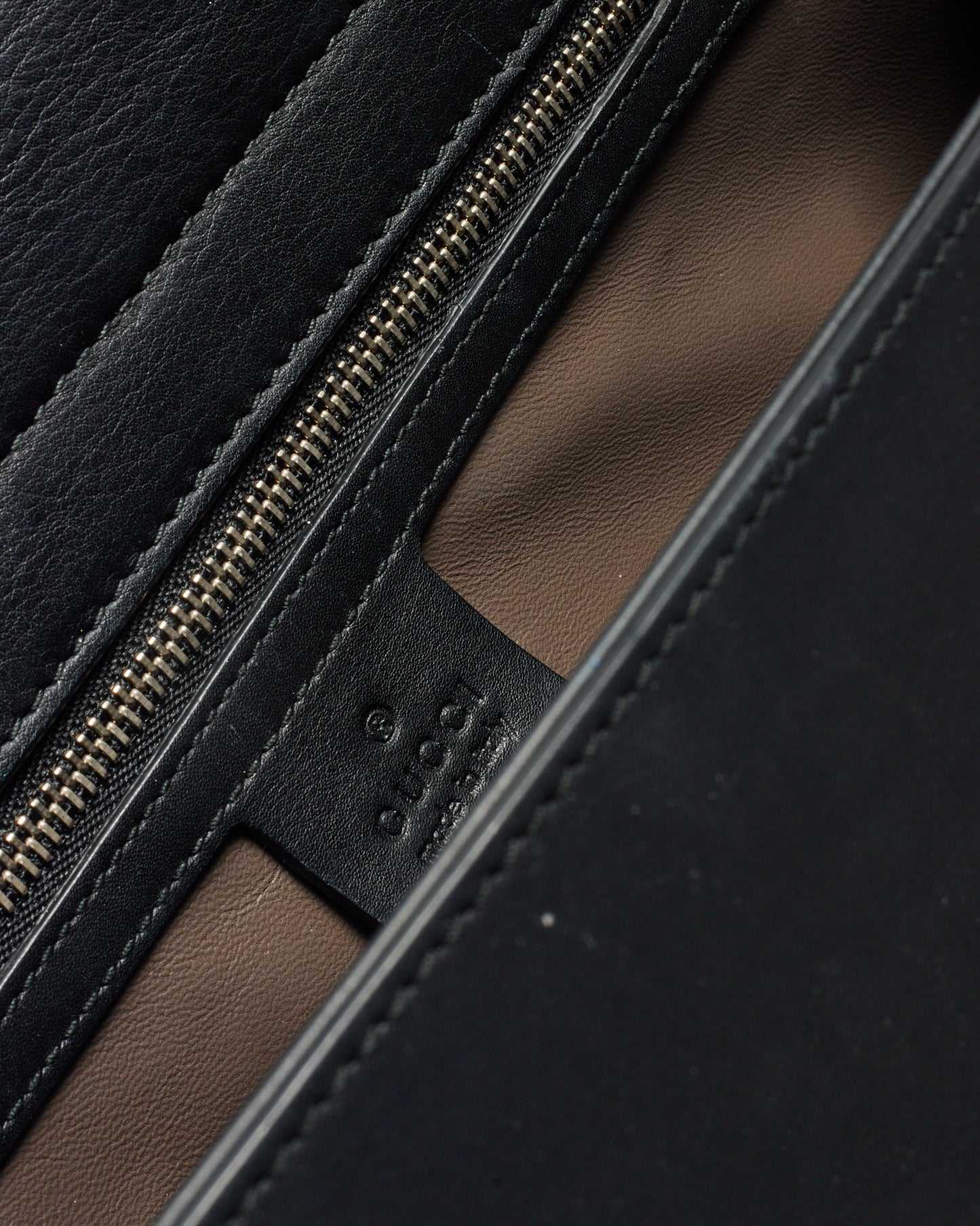 Gucci Black Smooth Leather Interlocking G Dollar Flap Medium Chain Shoulder Bag