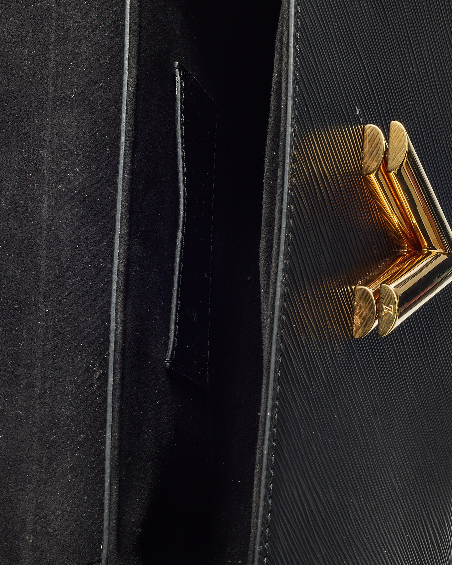 Louis Vuitton Black Epi Leather Twist MM Shoulder Bag GHW