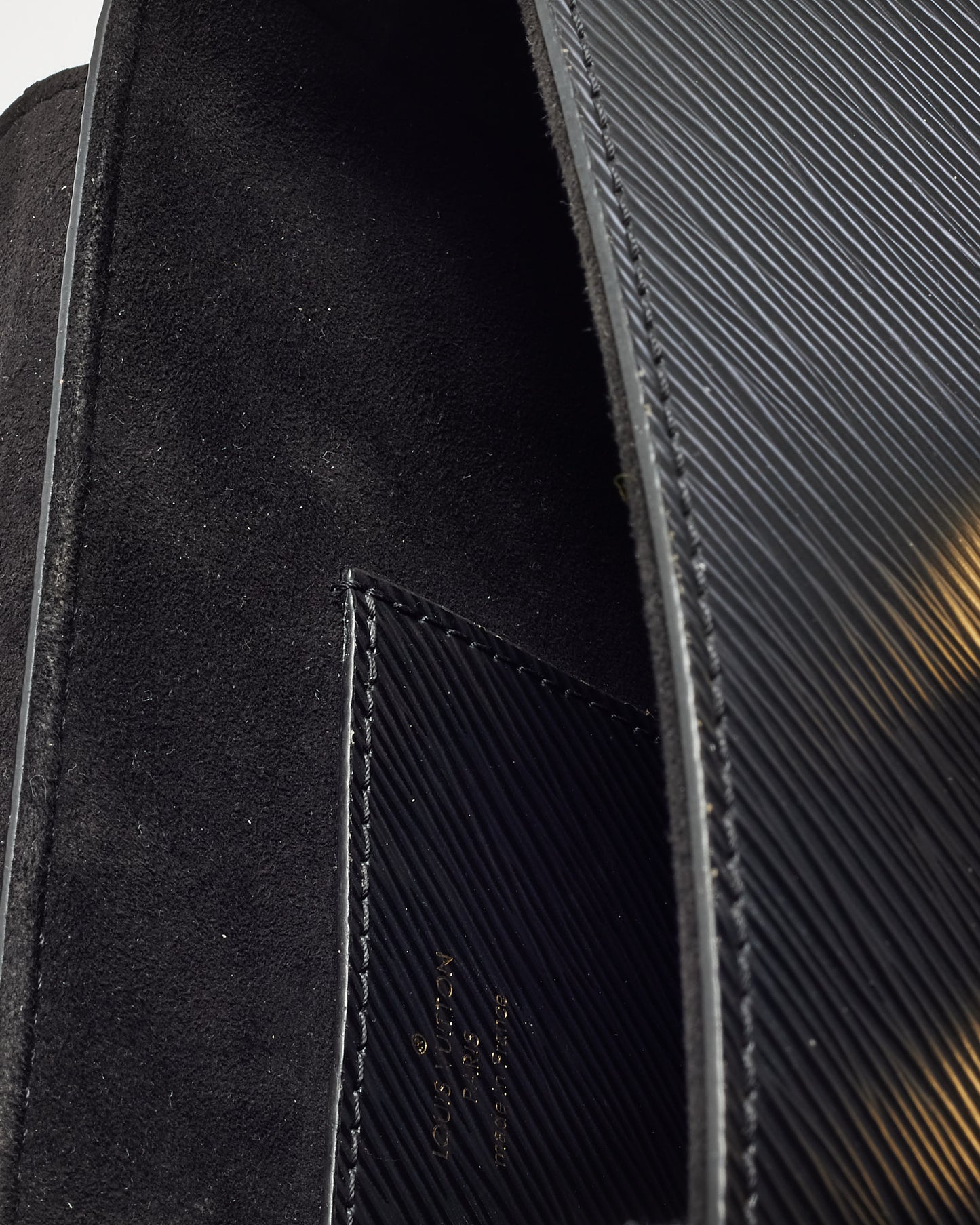 Louis Vuitton Black Epi Leather Twist MM Shoulder Bag GHW