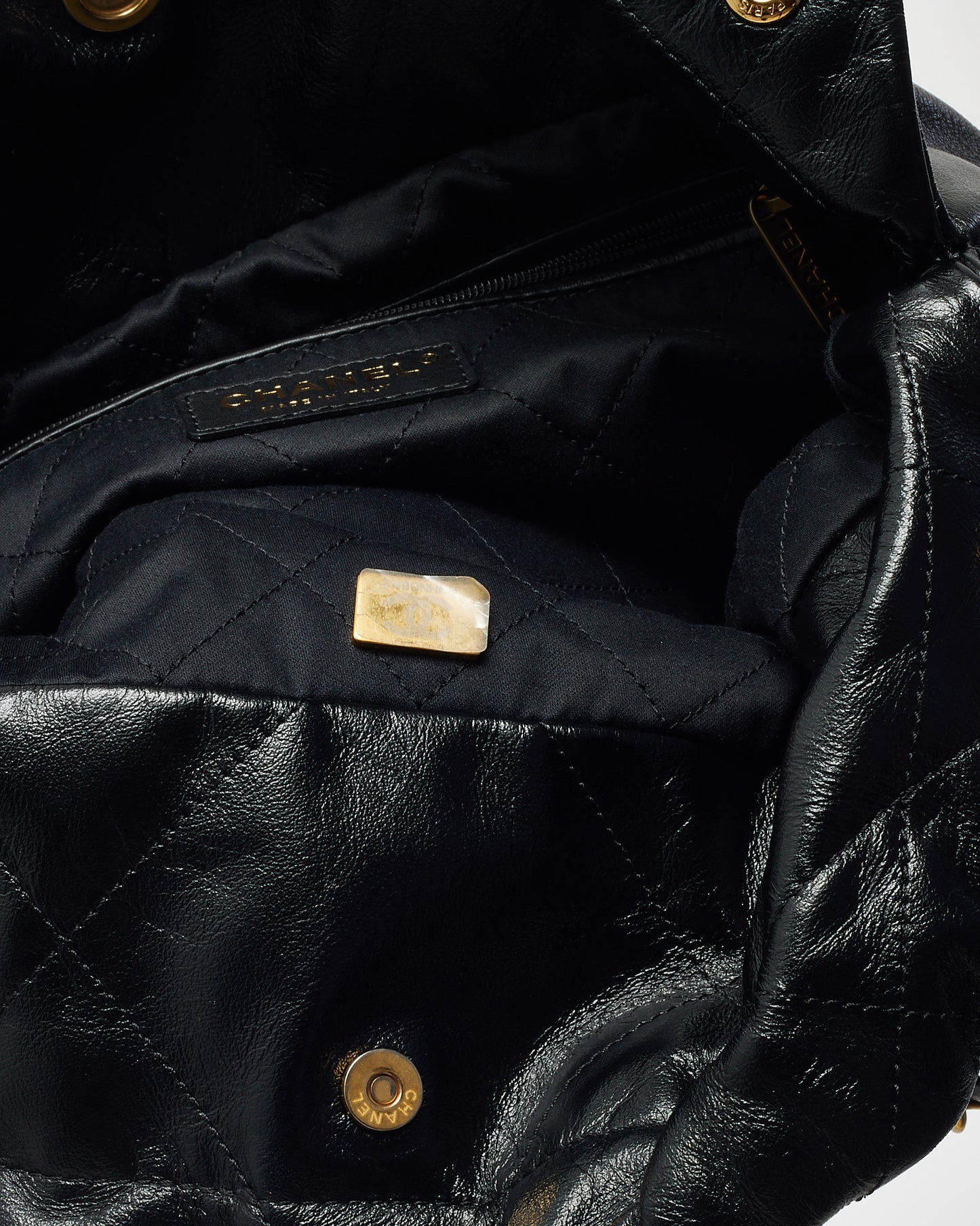 Chanel Black Shiny Quilted Calfskin Leather Chanel 22 Shoulder Bag GHW