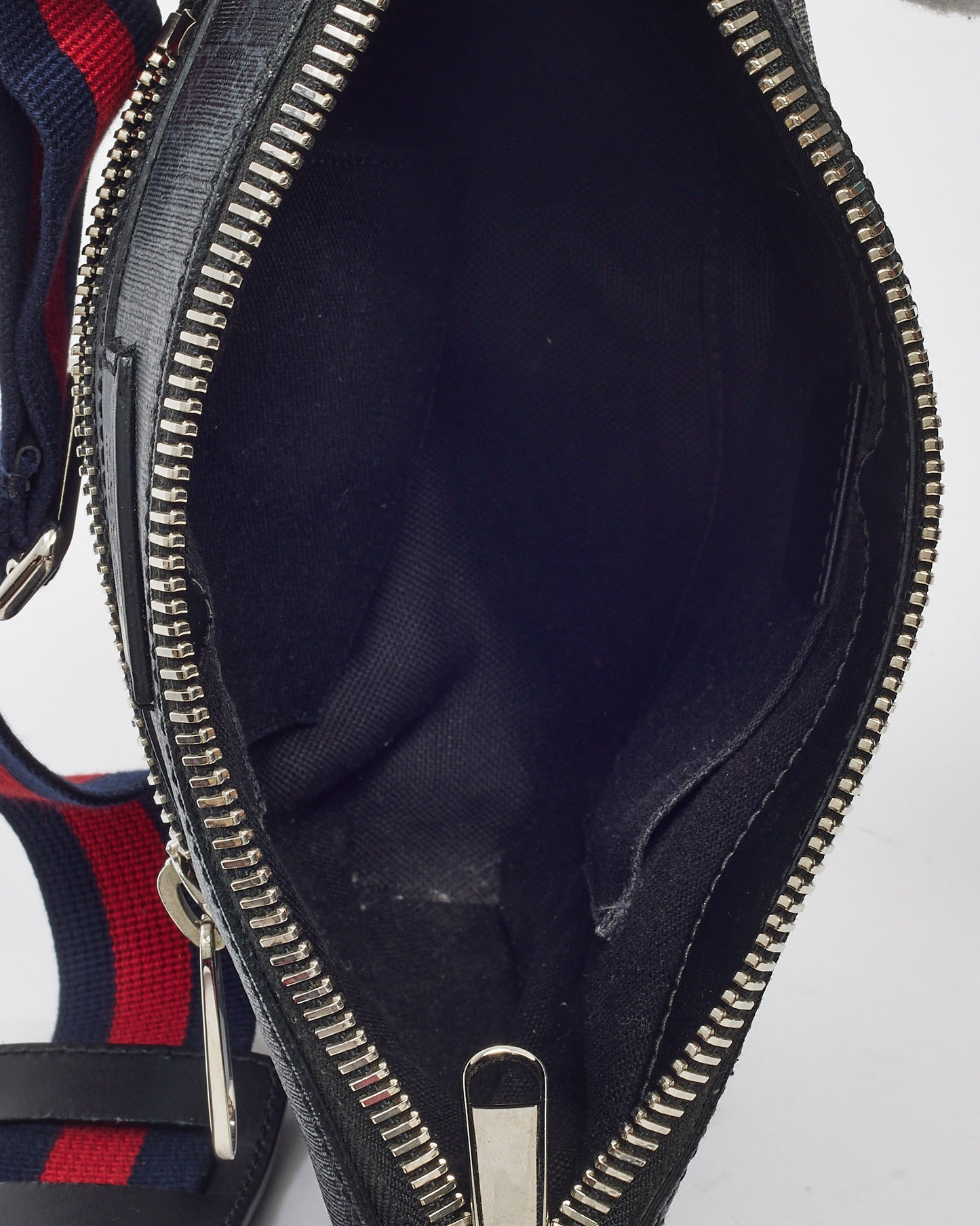 Gucci Black Monogram GG Supreme Canvas Small Messenger Bag