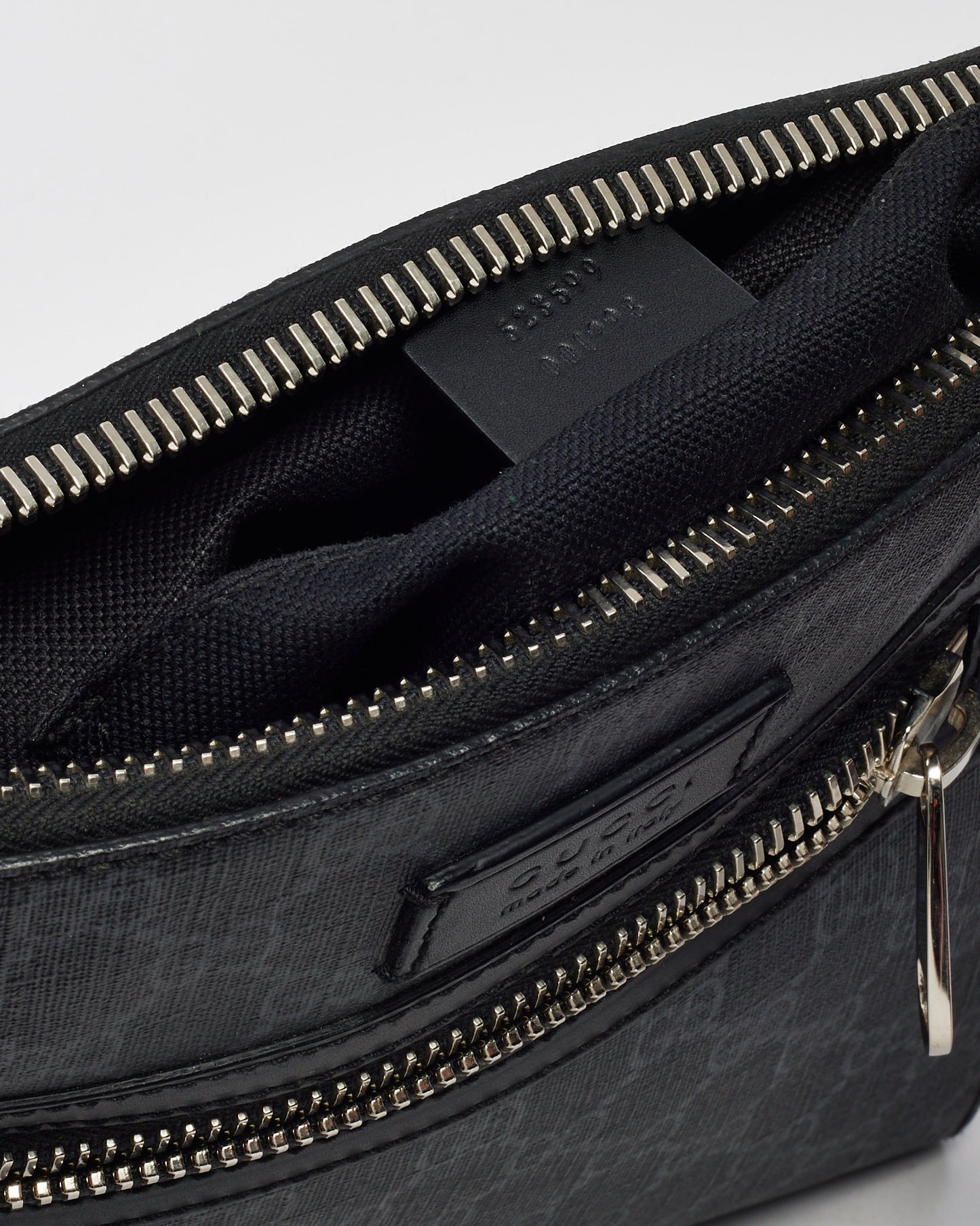 Gucci Black Monogram GG Supreme Canvas Small Messenger Bag