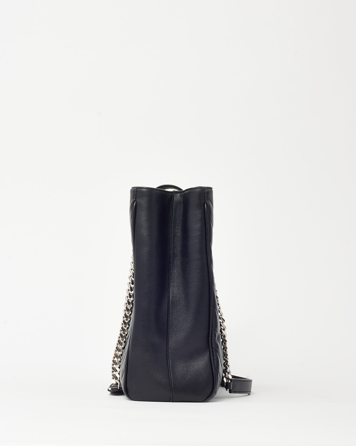 Sac cabas Saint Laurent YSL grand format en cuir noir matelassé chevrons, finitions argentées.