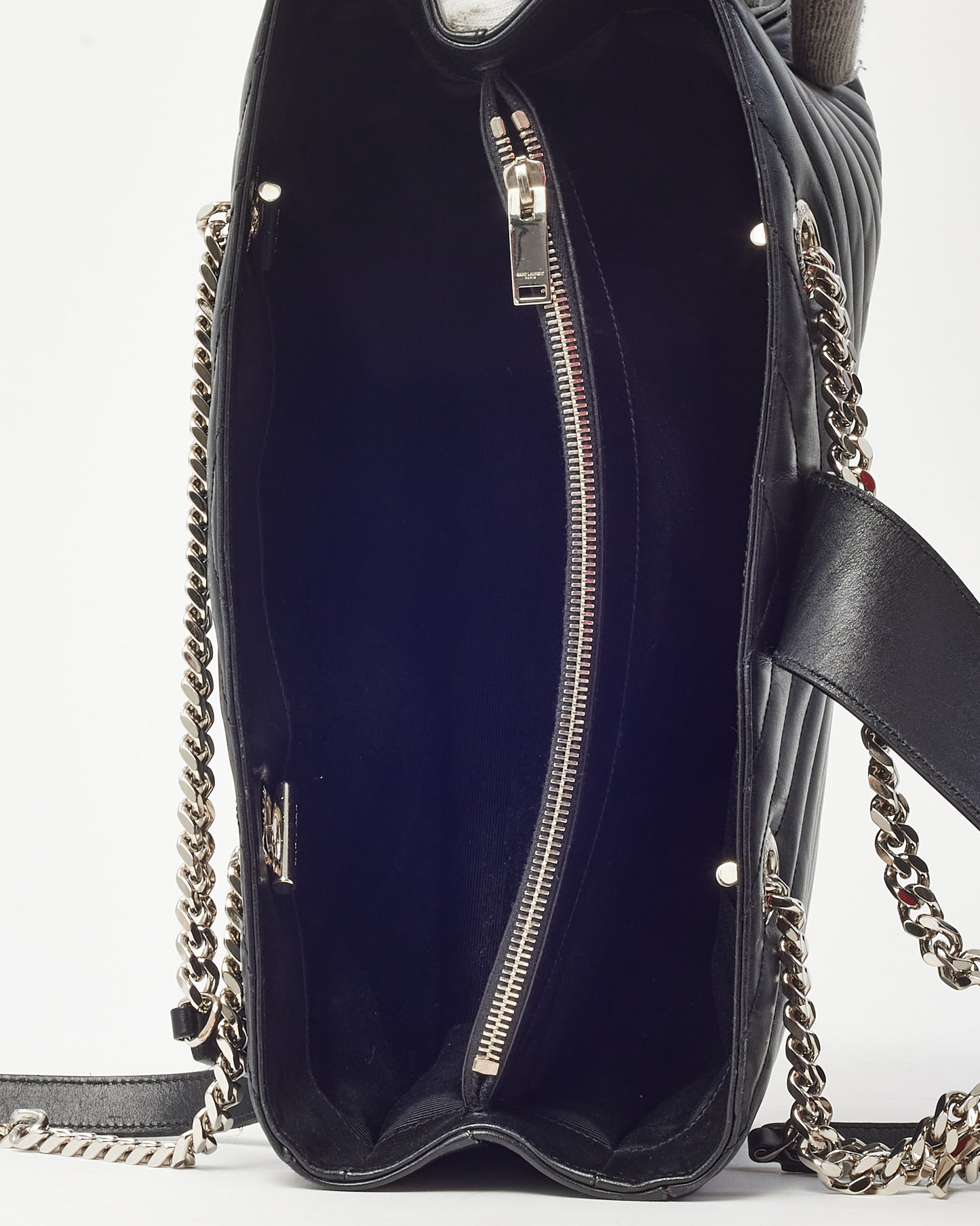 Sac cabas Saint Laurent YSL grand format en cuir noir matelassé chevrons, finitions argentées.
