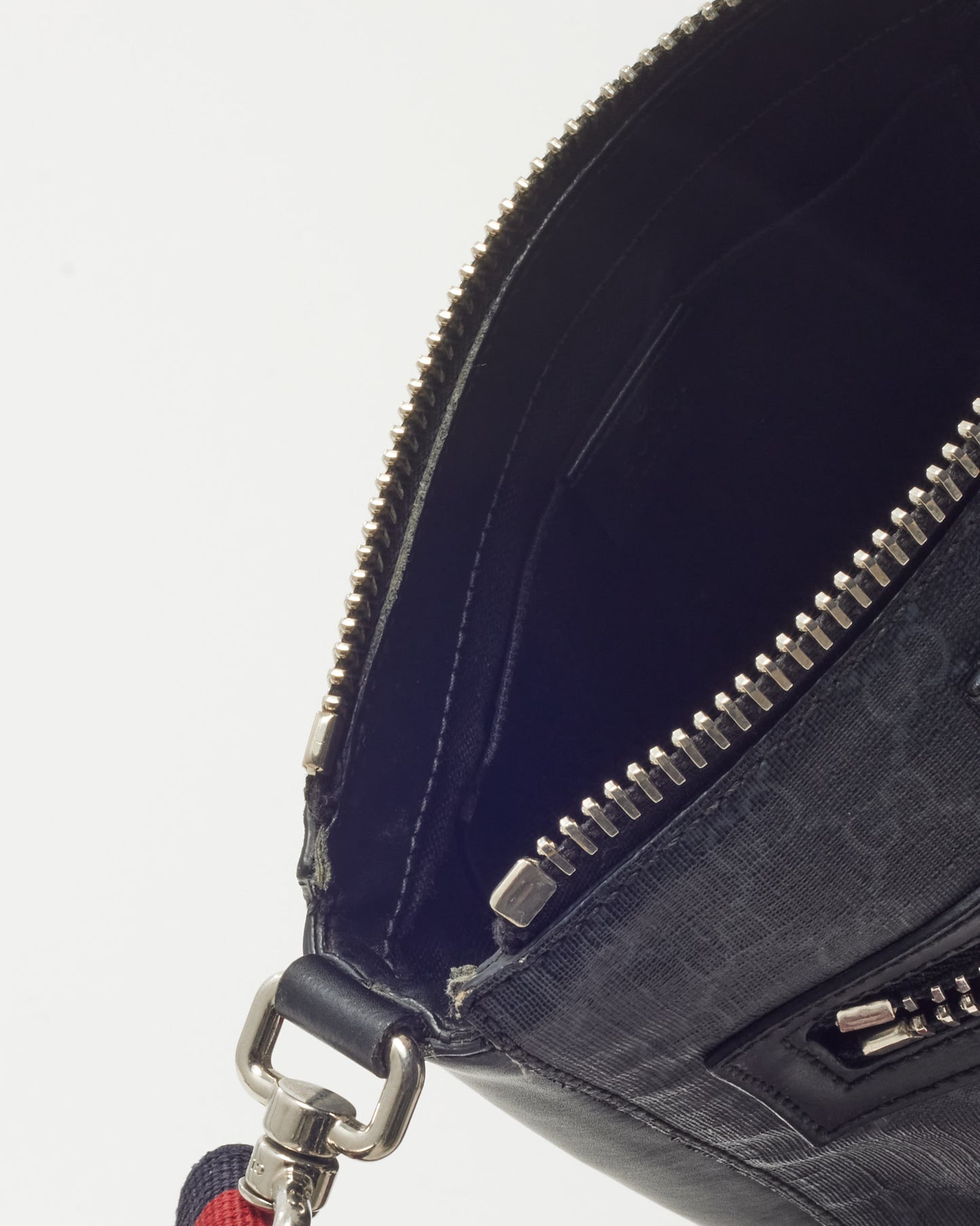 Sac Messenger petit format Gucci en toile GG Supreme Monogram noire