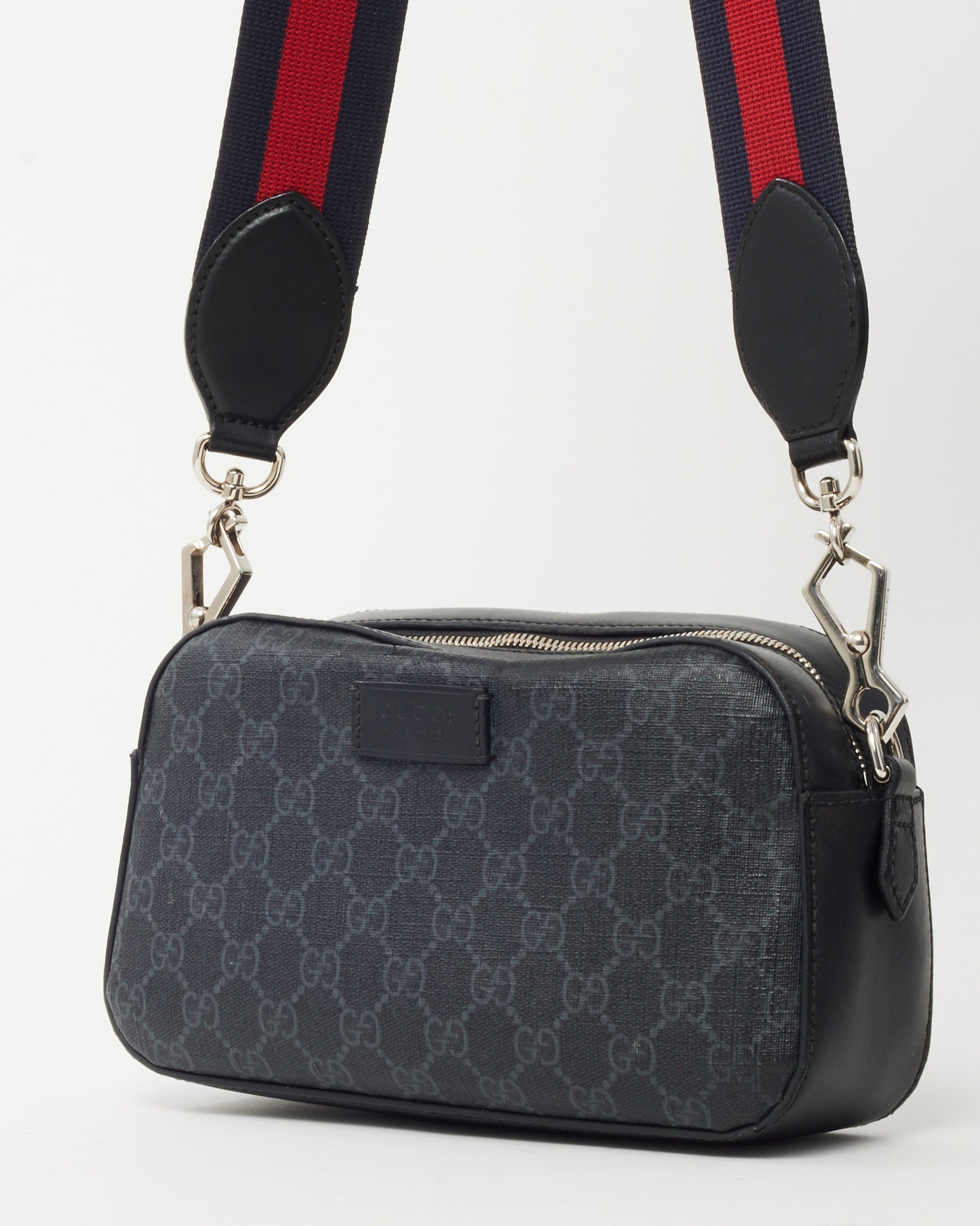 Sac Messenger petit format Gucci en toile GG Supreme Monogram noire