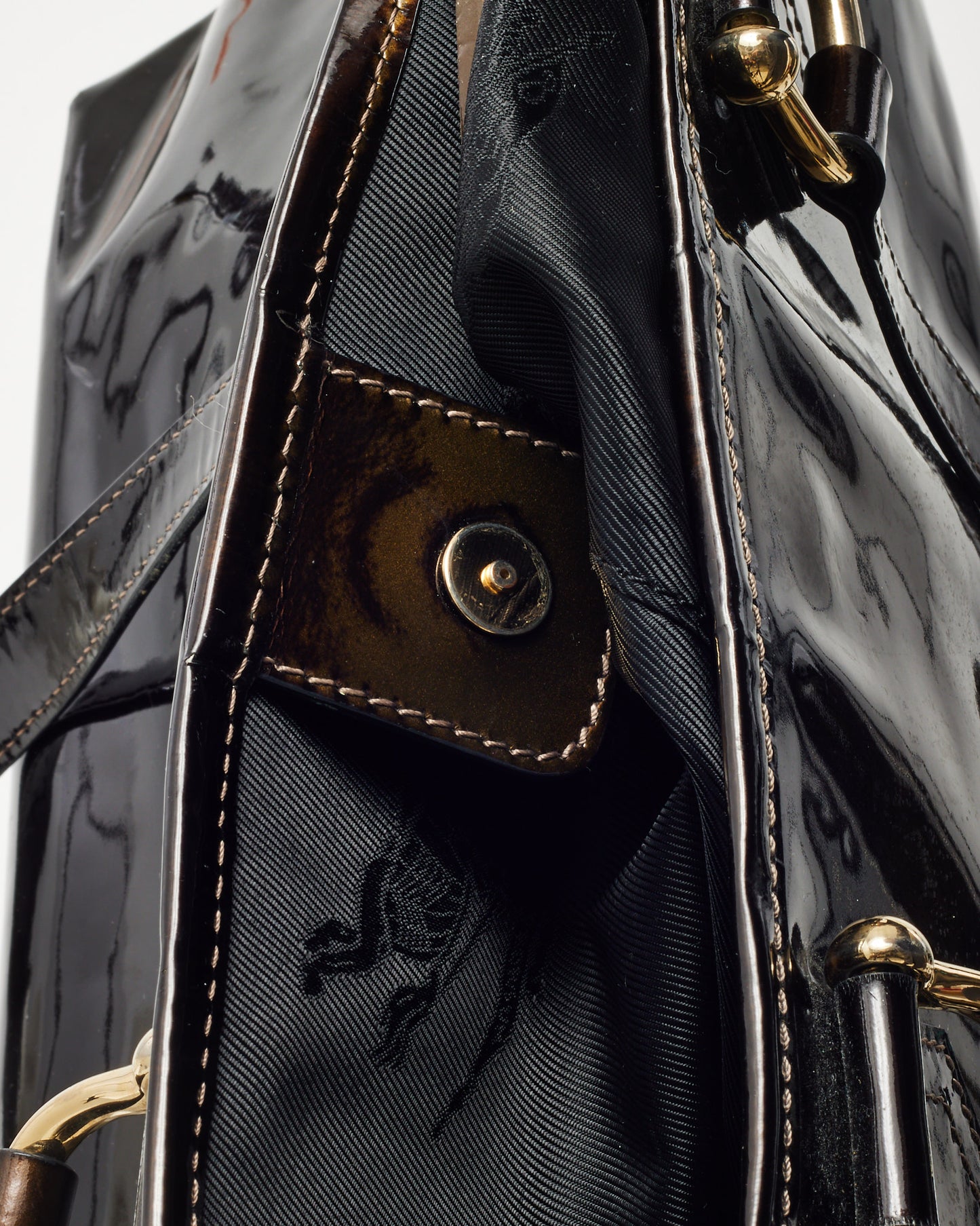 Sac cabas Burberry en cuir verni noir