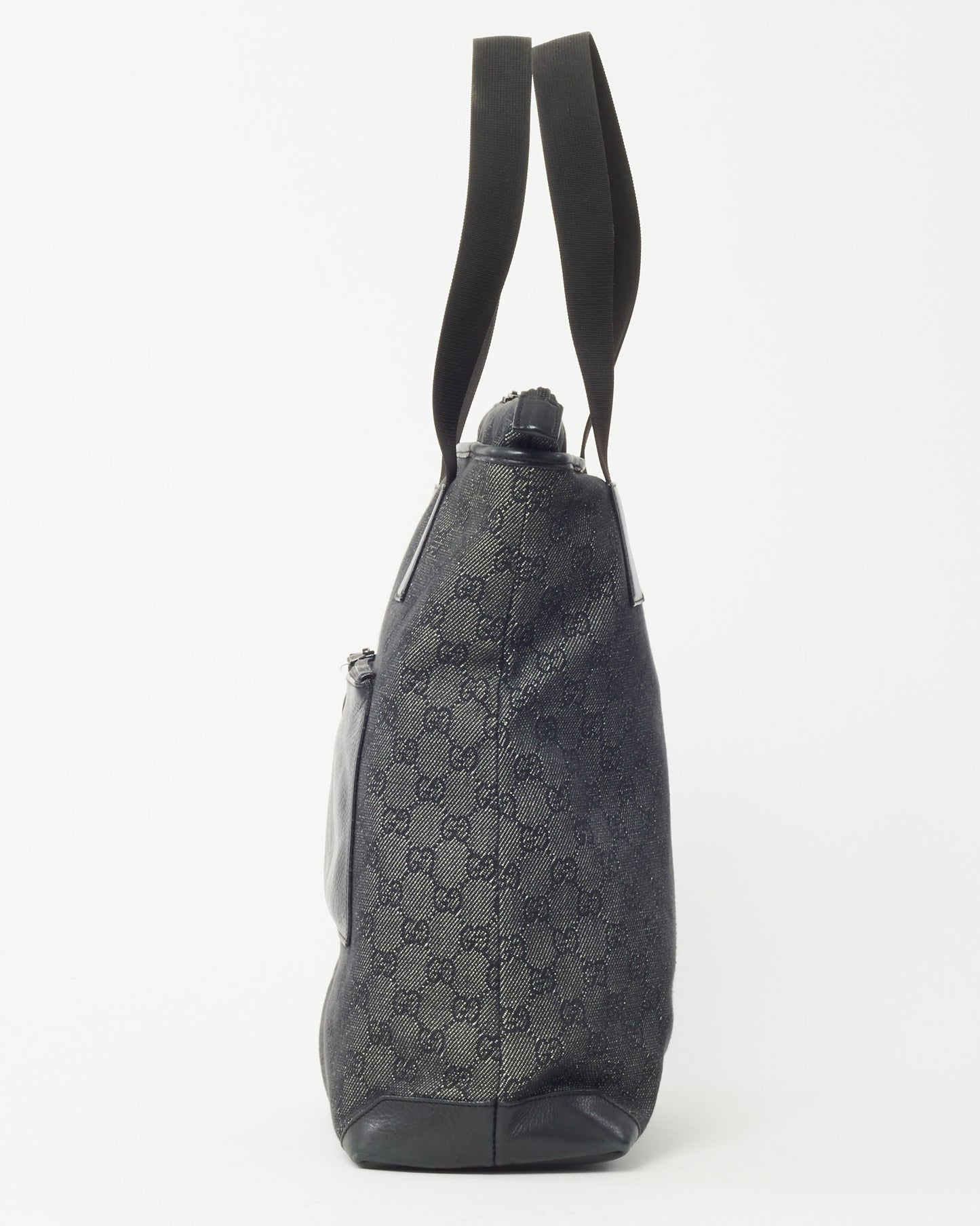 Sac bandoulière Gucci GG Marmont Small Camera en cuir matelassé diagonal bleu marine et blanc avec torchon