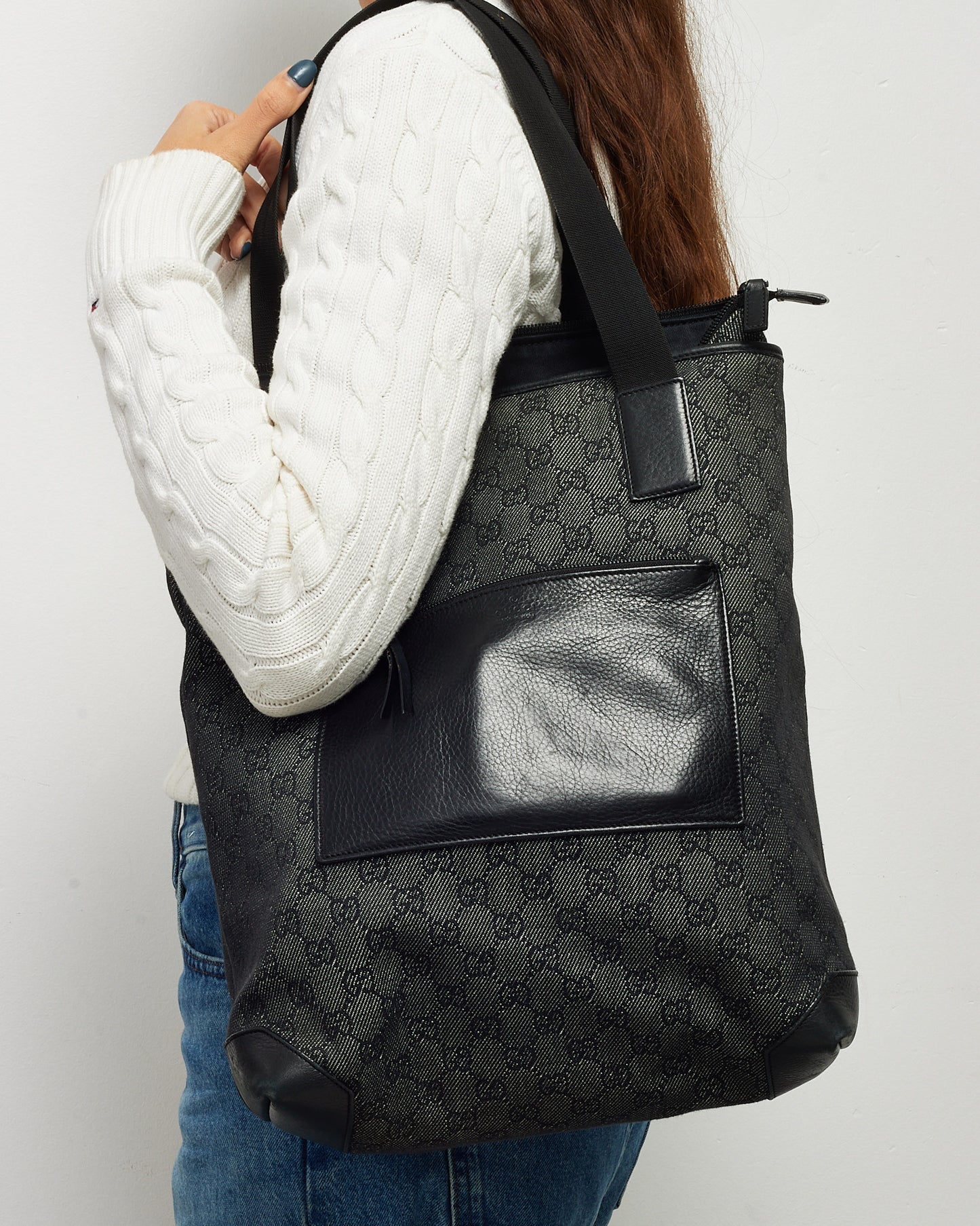 Sac bandoulière Gucci GG Marmont Small Camera en cuir matelassé diagonal bleu marine et blanc avec torchon