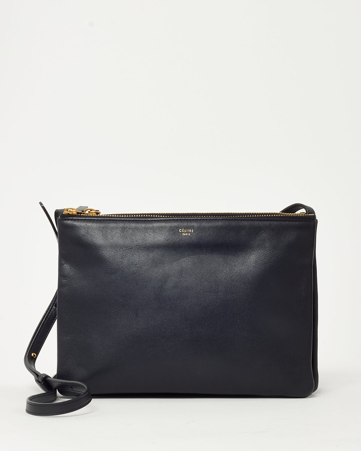 Sac Triomphe Classique moyen en cuir de veau brillant noir avec finitions dorées Celine