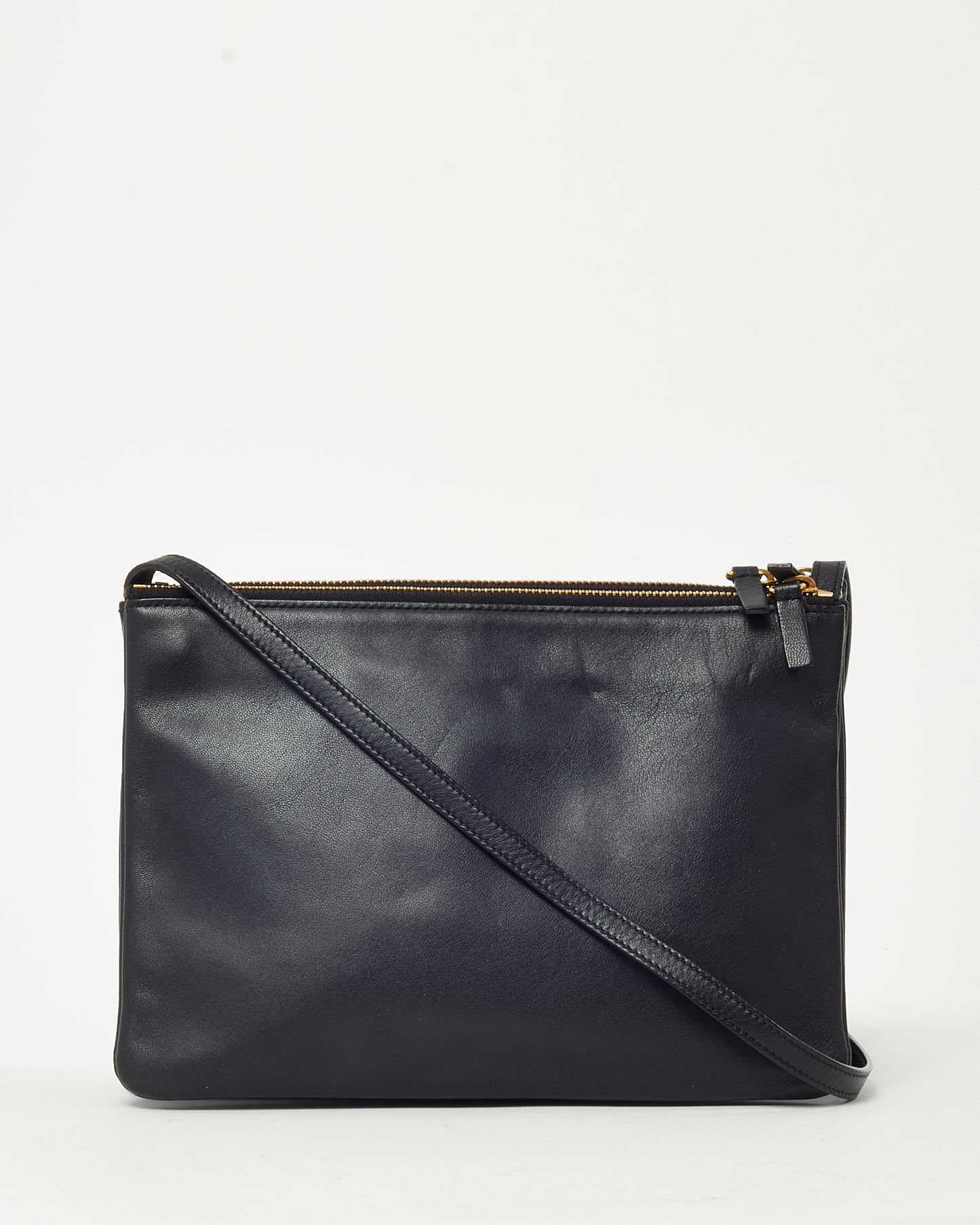 Sac Triomphe Classique moyen en cuir de veau brillant noir avec finitions dorées Celine