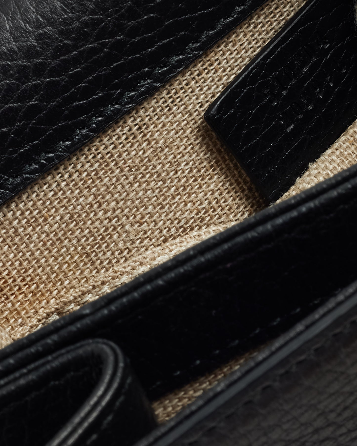 Gucci Black Grained Leather Interlocking G Dollar Flap Square Chain Shoulder Bag SHW