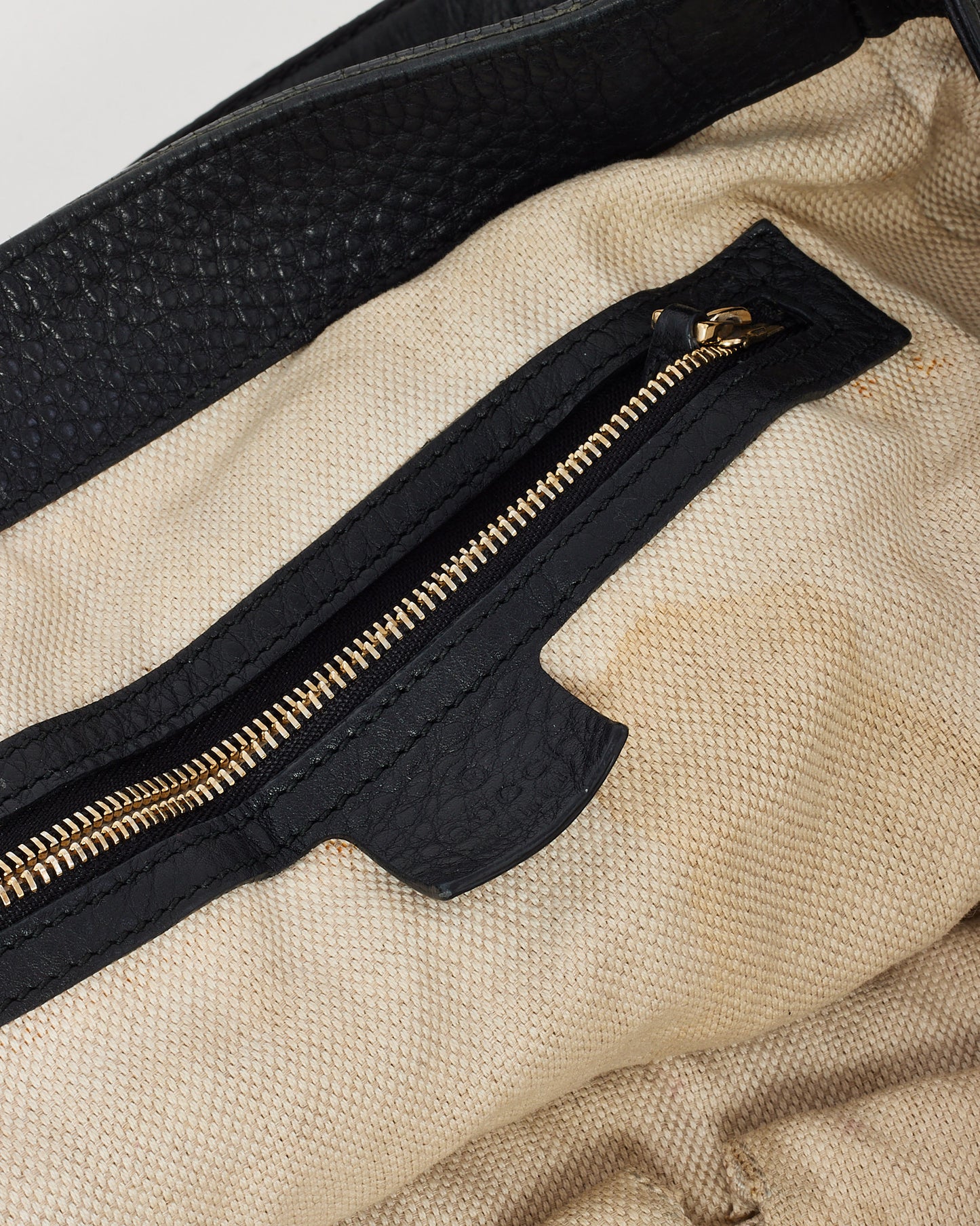 Sac Hobo Gucci Grand Modèle Soho GG en Cuir de Veau Grainé Noir avec Bandoulière
