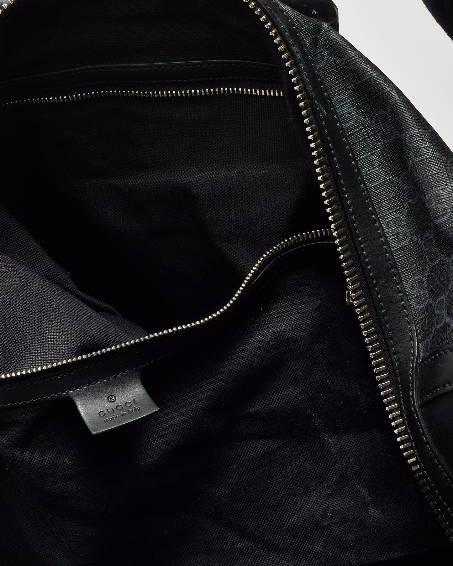 Sac à dos Gucci en cuir de veau souple noir et toile monogrammée GG Supreme Web à double boucle