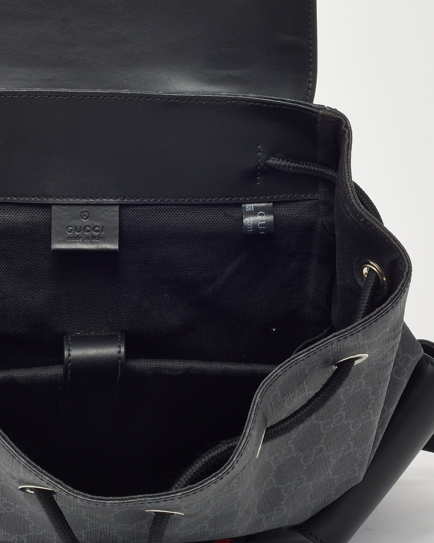 Sac à dos Gucci en cuir de veau souple noir et toile monogrammée GG Supreme Web à double boucle
