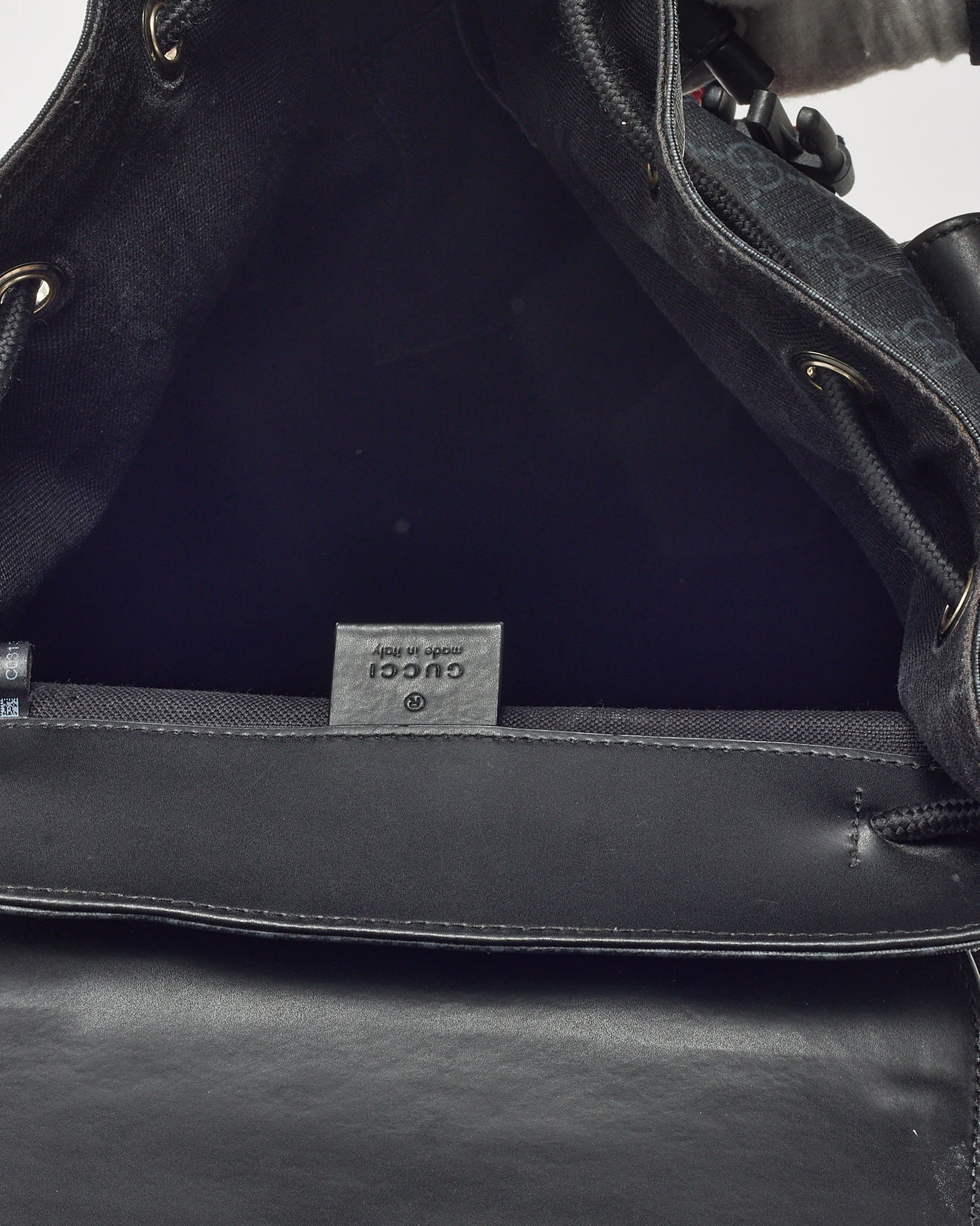 Sac à dos Gucci en cuir de veau souple noir et toile monogrammée GG Supreme Web à double boucle