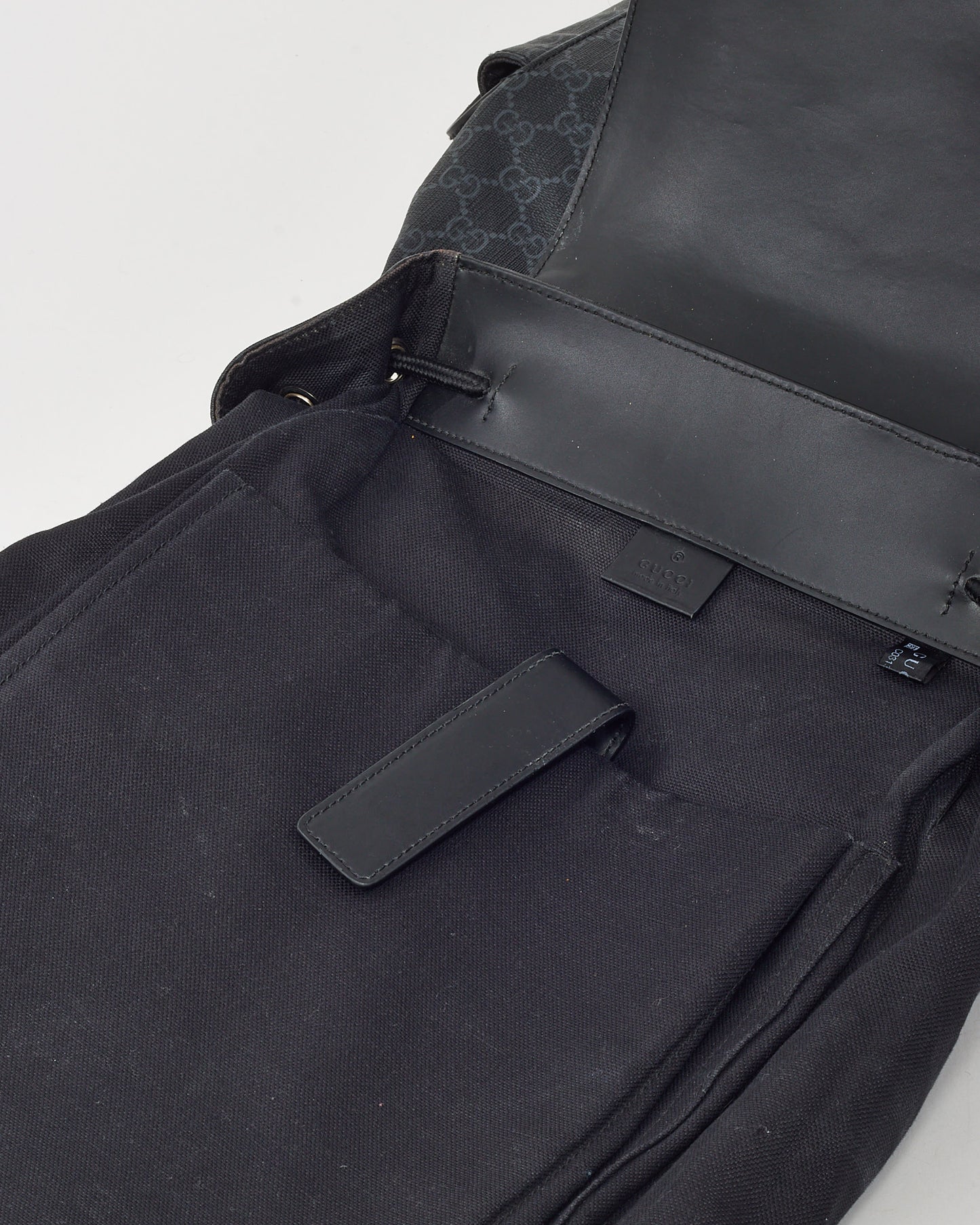 Sac à dos Gucci en cuir de veau souple noir et toile monogrammée GG Supreme Web à double boucle