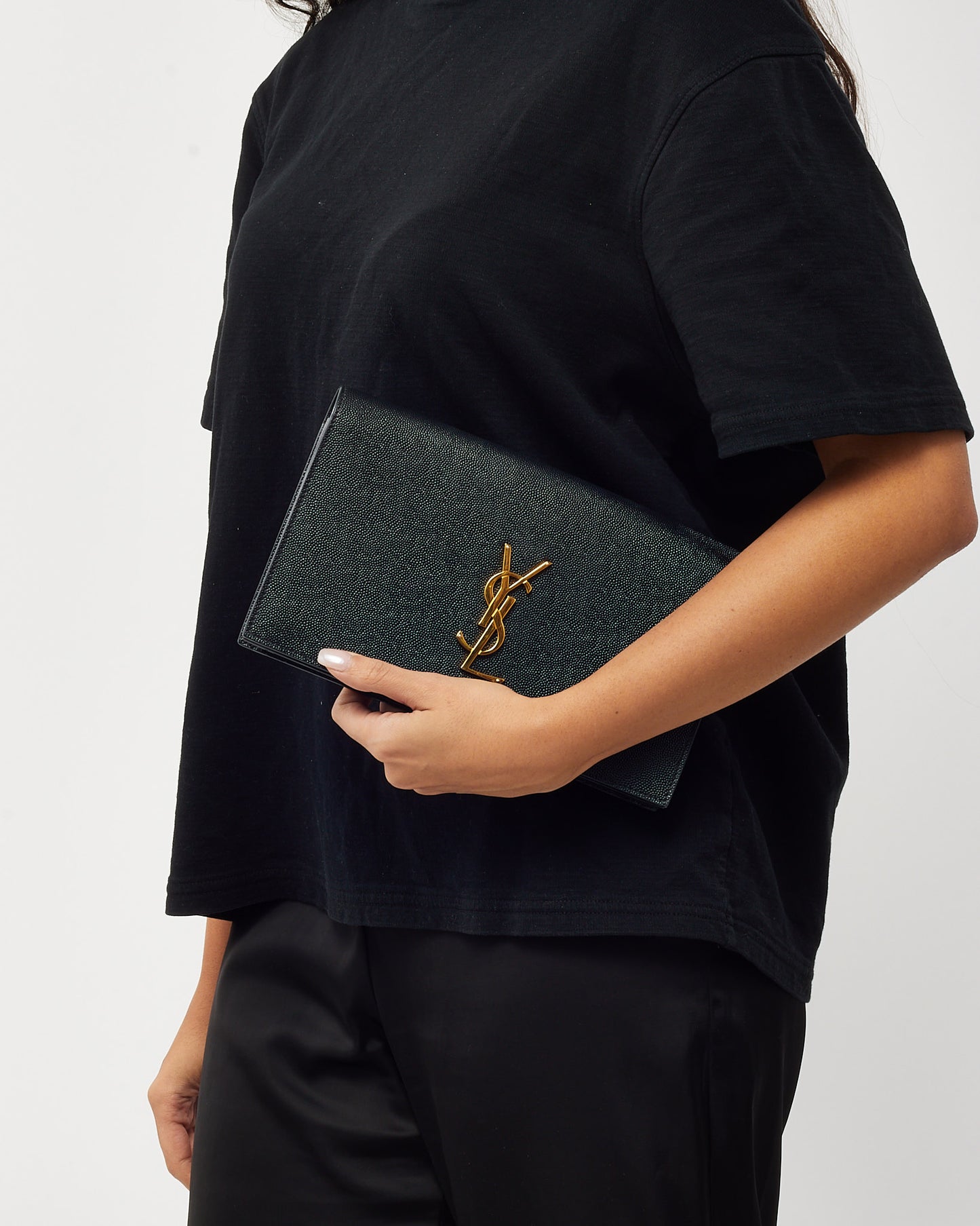 Sac Kate petit modèle en cuir grain de poudre noir avec logo YSL Saint Laurent