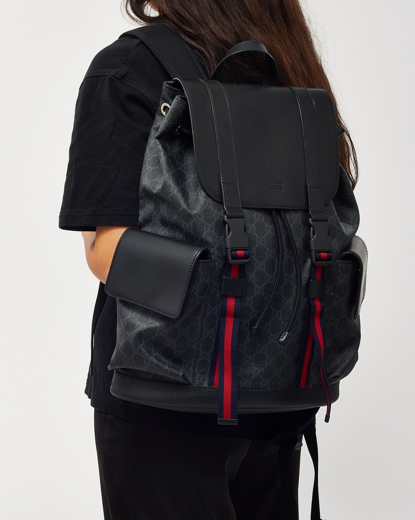 Sac à dos Gucci en cuir de veau souple noir et toile monogrammée GG Supreme Web à double boucle