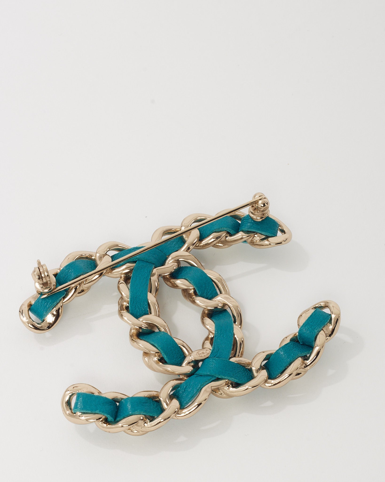 CHANEL アクセサリー　バレッタ　水色ラメ Buy Chanel Silver Metal and Turquoise Blue Leather and Pearl