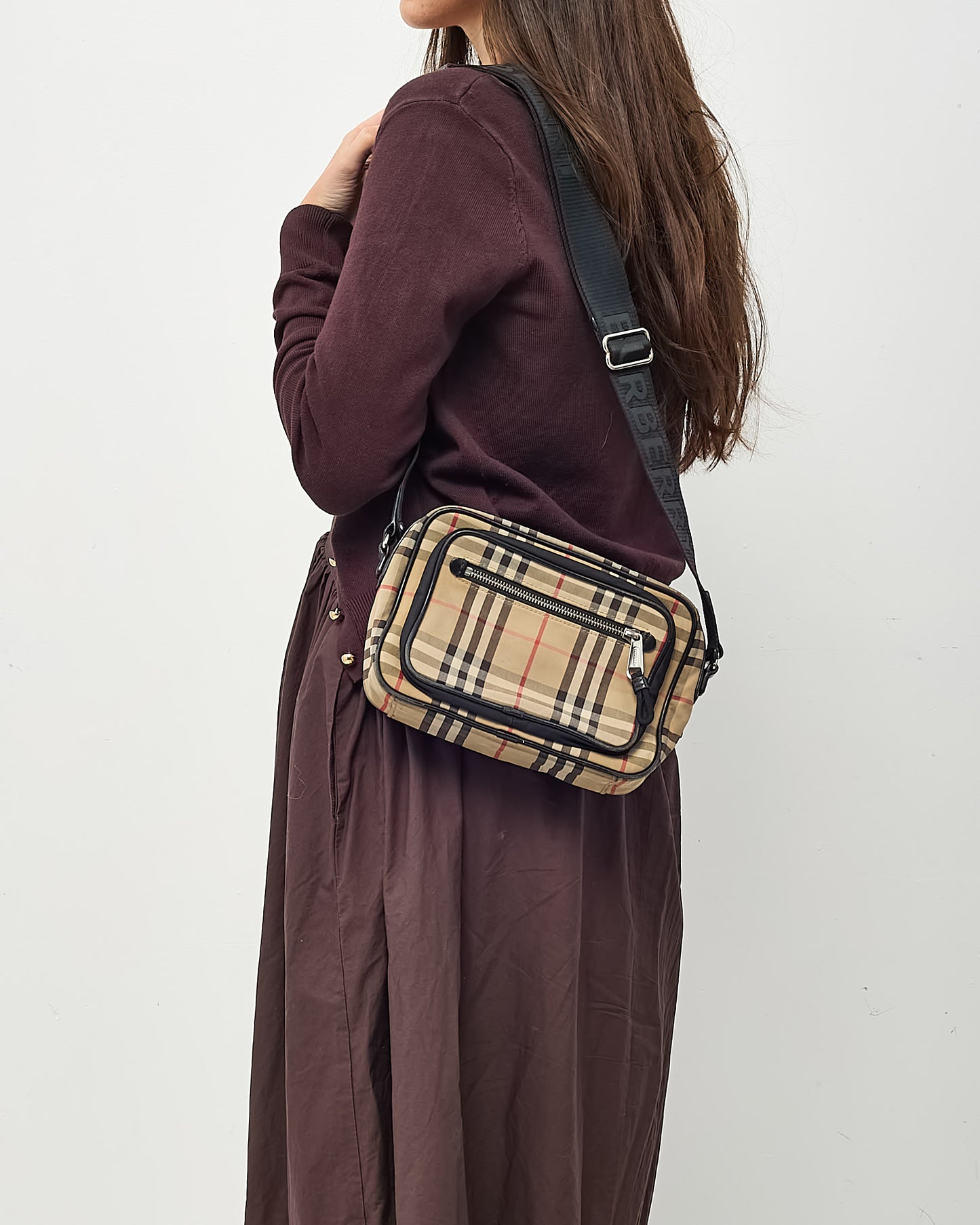 Sac porté épaule petit modèle Lola en tweed beige archive Burberry
