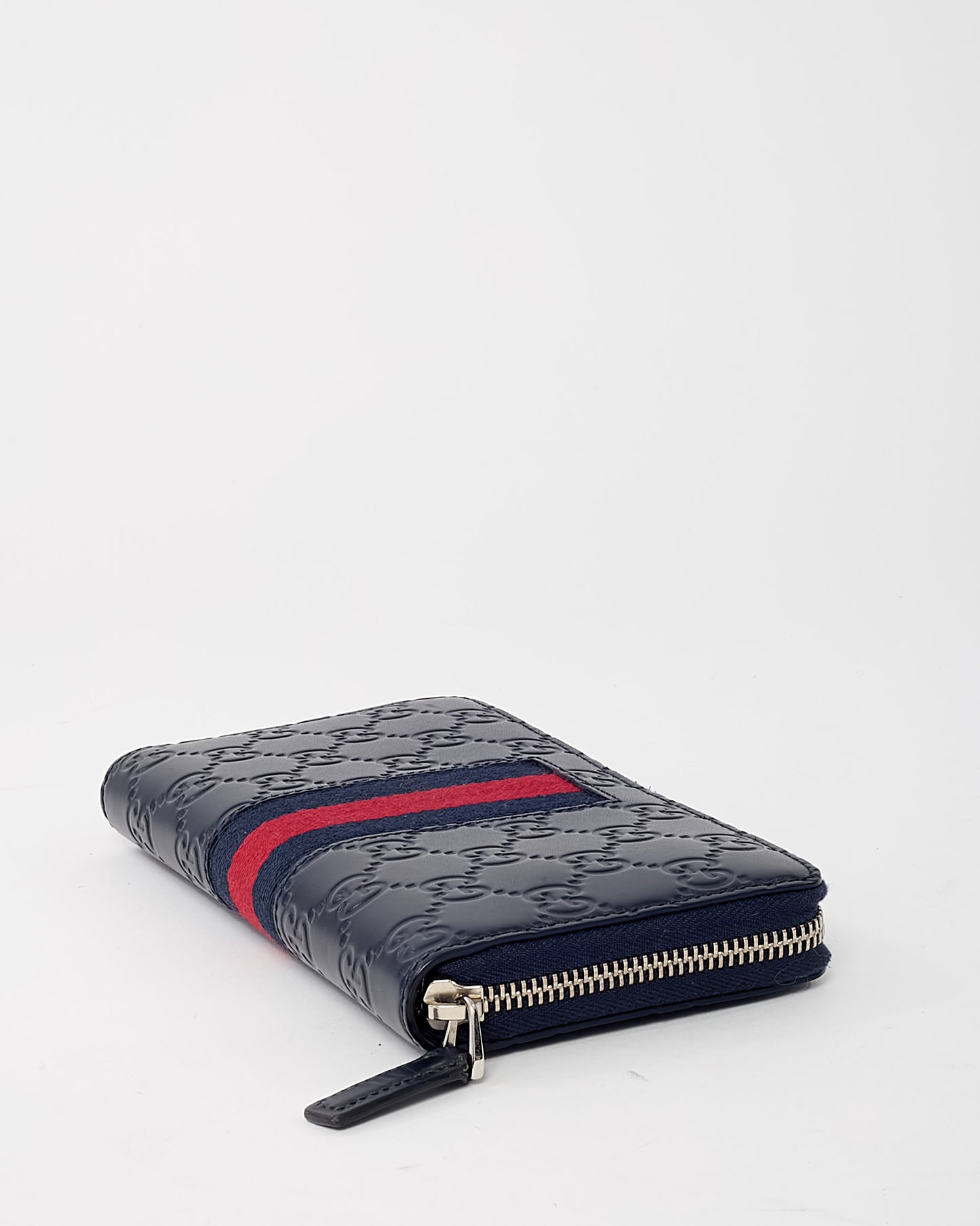 Portefeuille compact Gucci Marmont en cuir matelassé diagonal torchon GG bleu marine et blanc