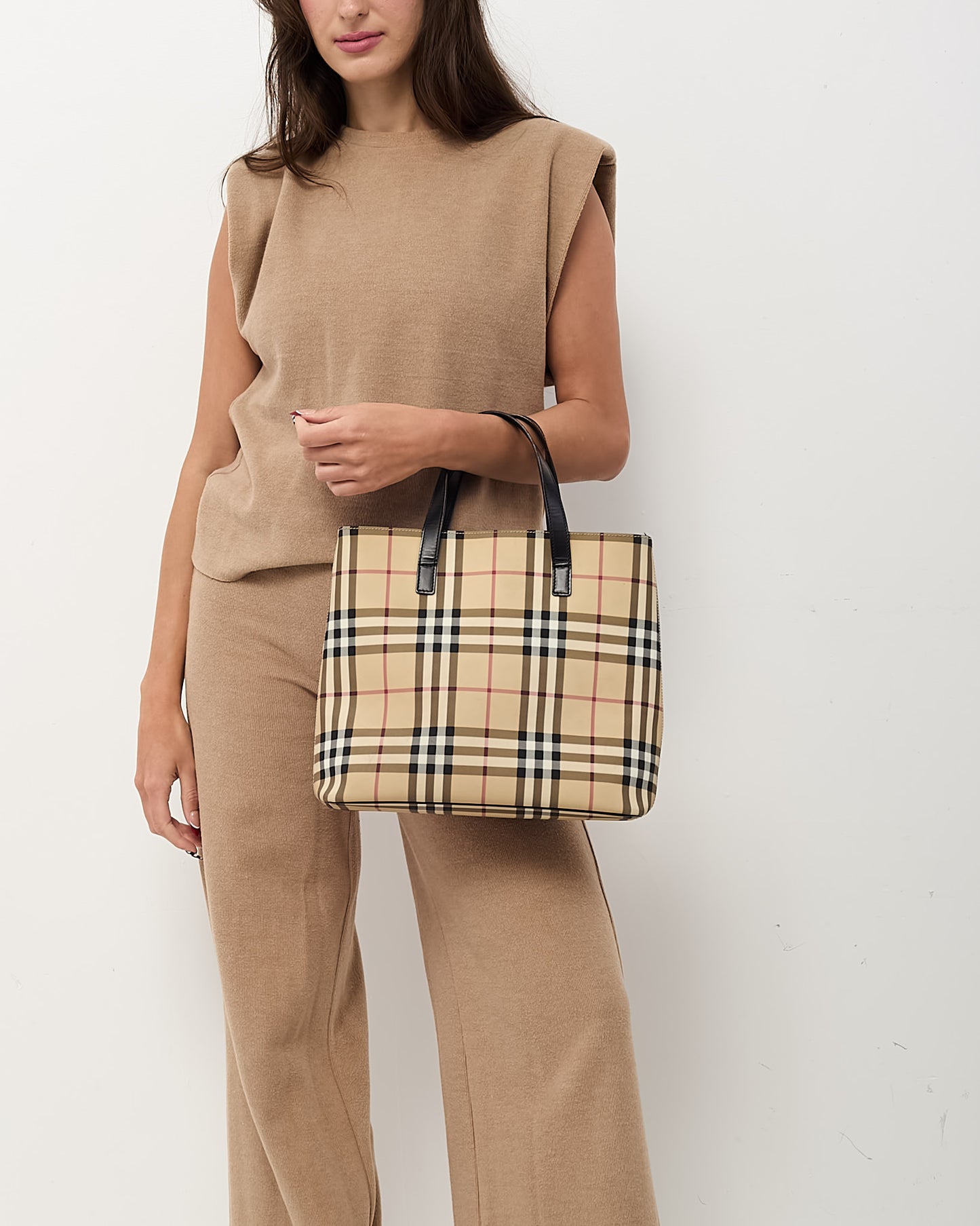 Sac porté épaule petit modèle Lola en tweed beige archive Burberry