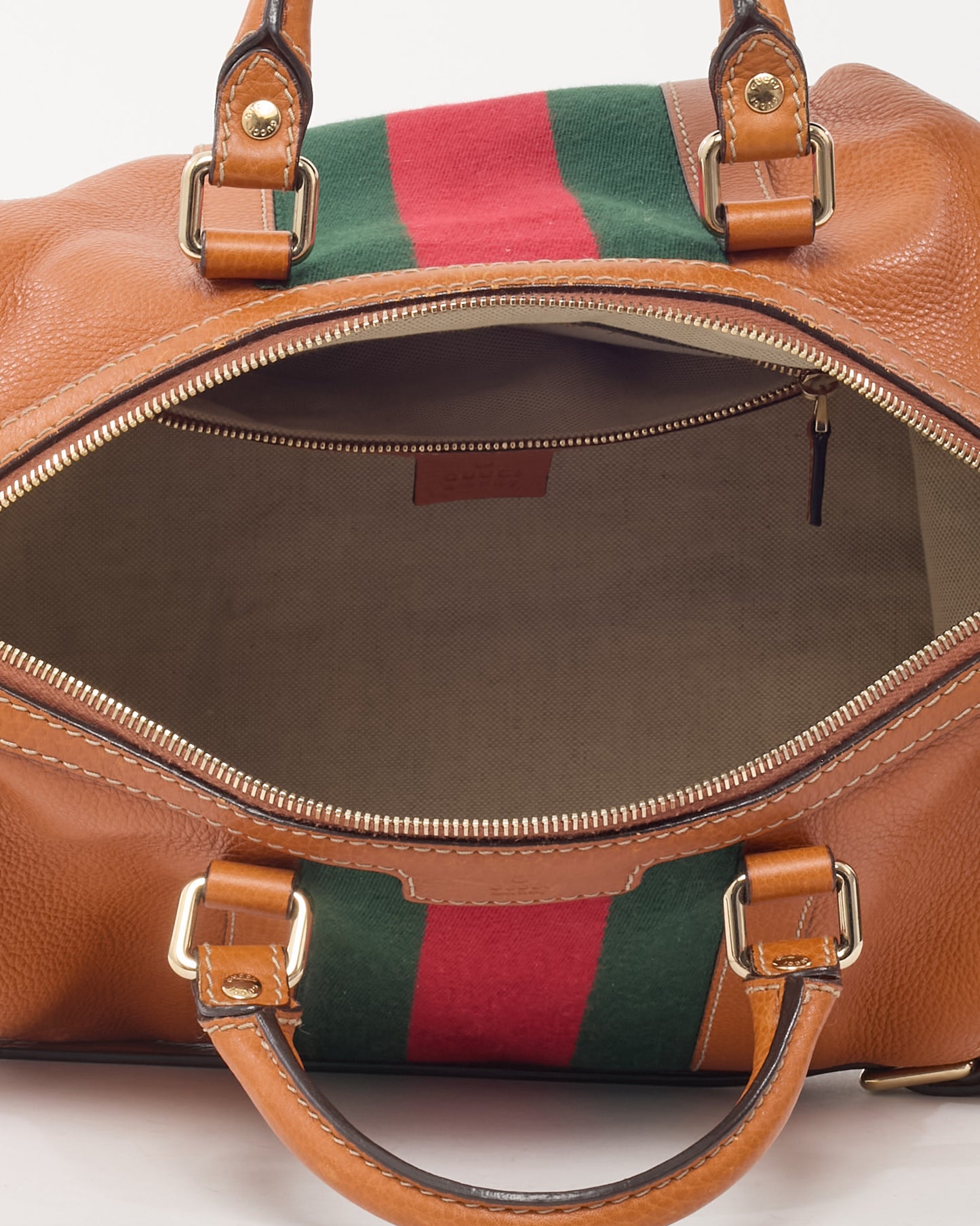 Sac Boston Gucci Joy moyen en toile enduite à monogramme GG bleu/rouge motif cœur tatouage