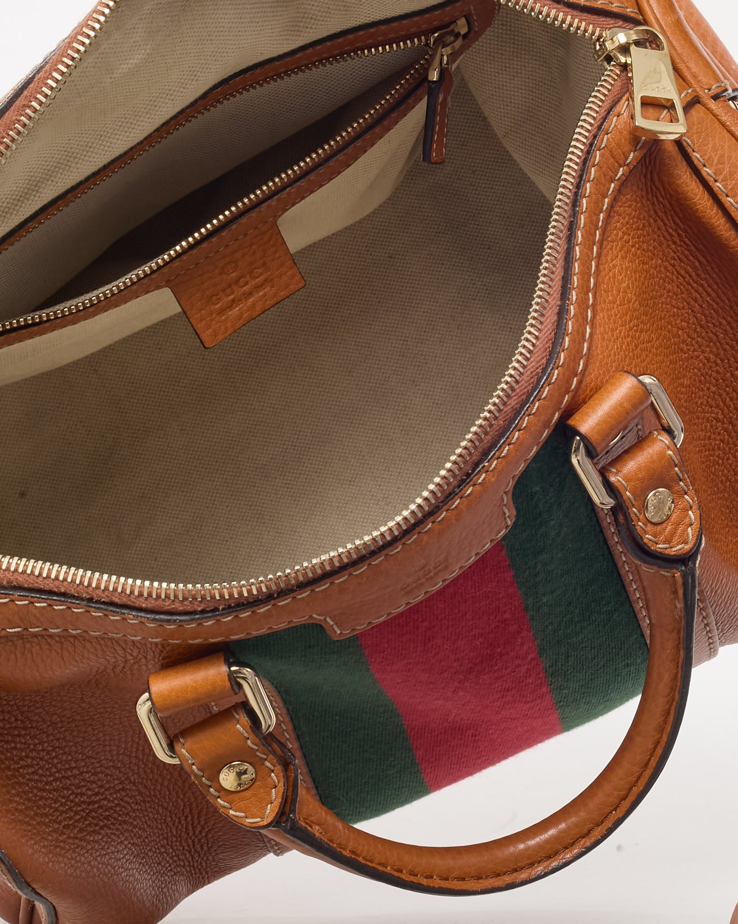 Sac Boston Gucci Joy moyen en toile enduite à monogramme GG bleu/rouge motif cœur tatouage
