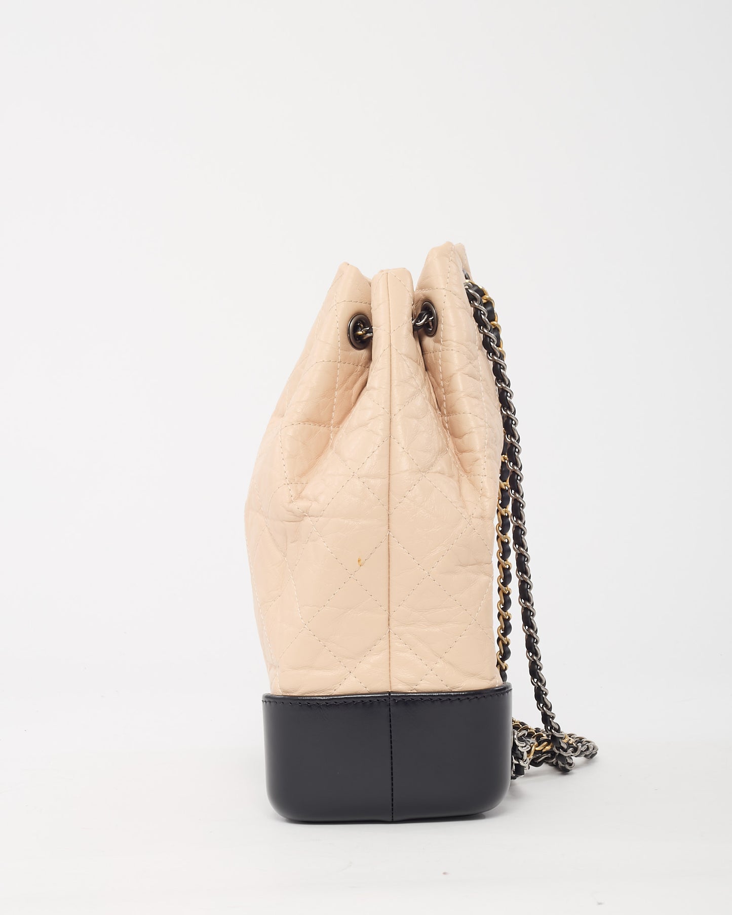 Sac bandoulière Chanel GST en cuir caviar noir avec finition argentée