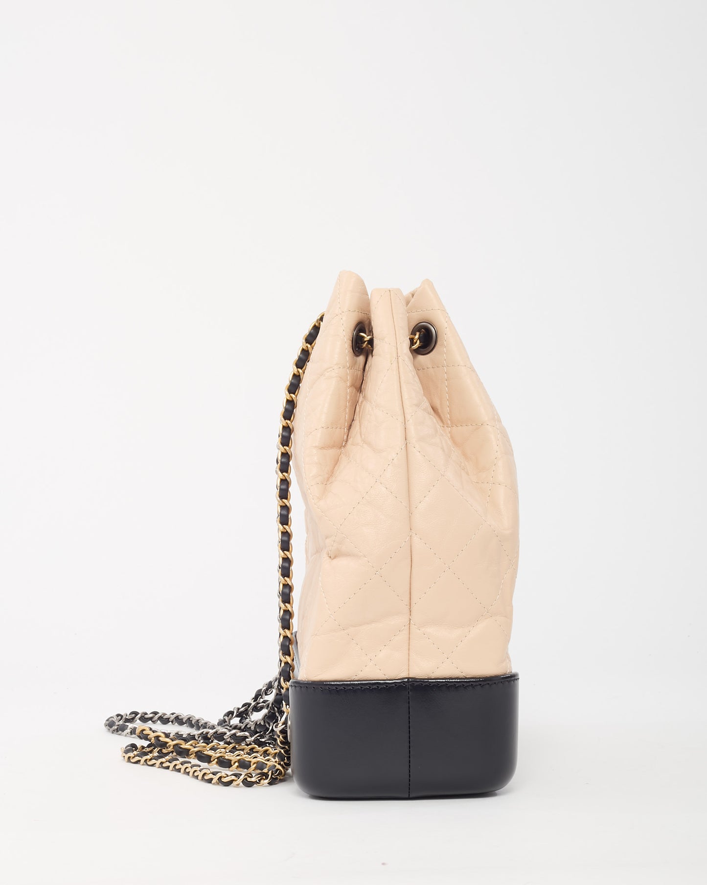 Sac bandoulière Chanel GST en cuir caviar noir avec finition argentée