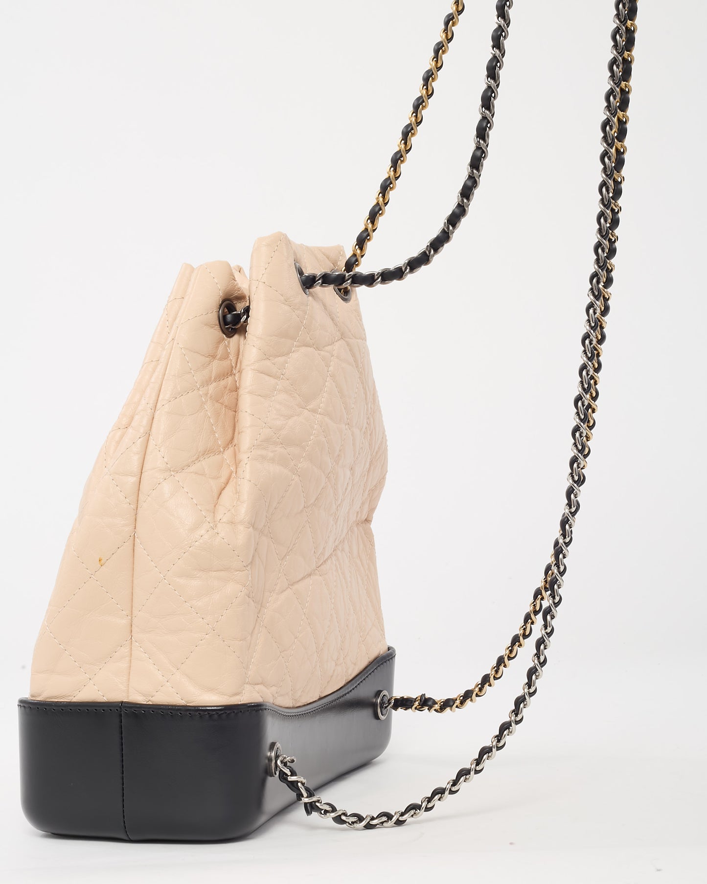 Sac bandoulière Chanel GST en cuir caviar noir avec finition argentée