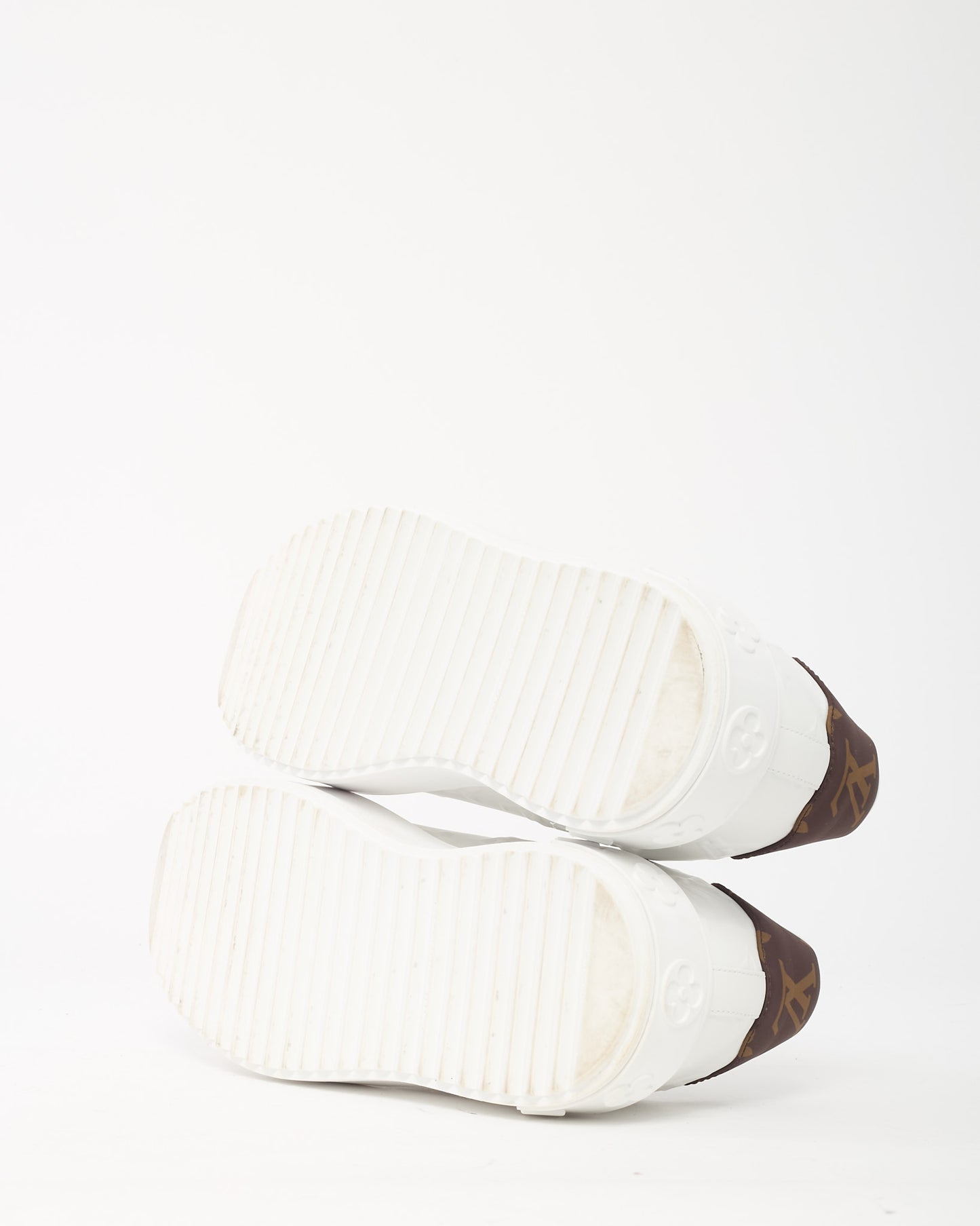 Louis Vuitton White Logo Embossed Monogram Canvas Detail Time Out Sneakers - 37