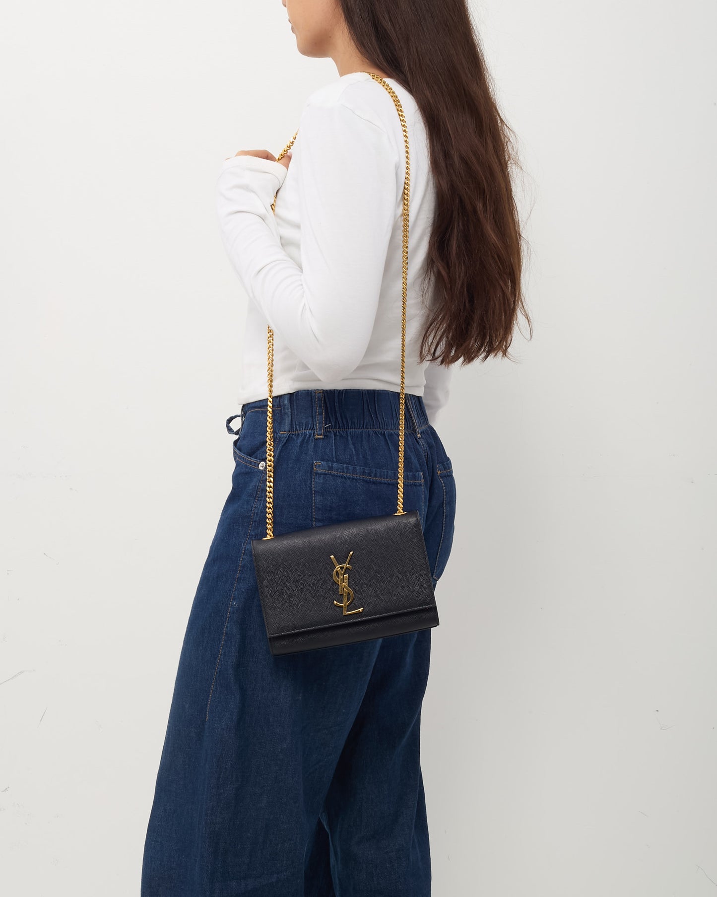Sac Kate petit modèle en cuir grain de poudre noir avec logo YSL Saint Laurent