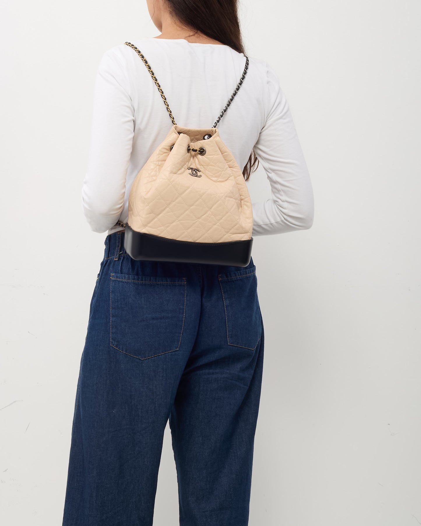 Sac bandoulière Chanel GST en cuir caviar noir avec finition argentée
