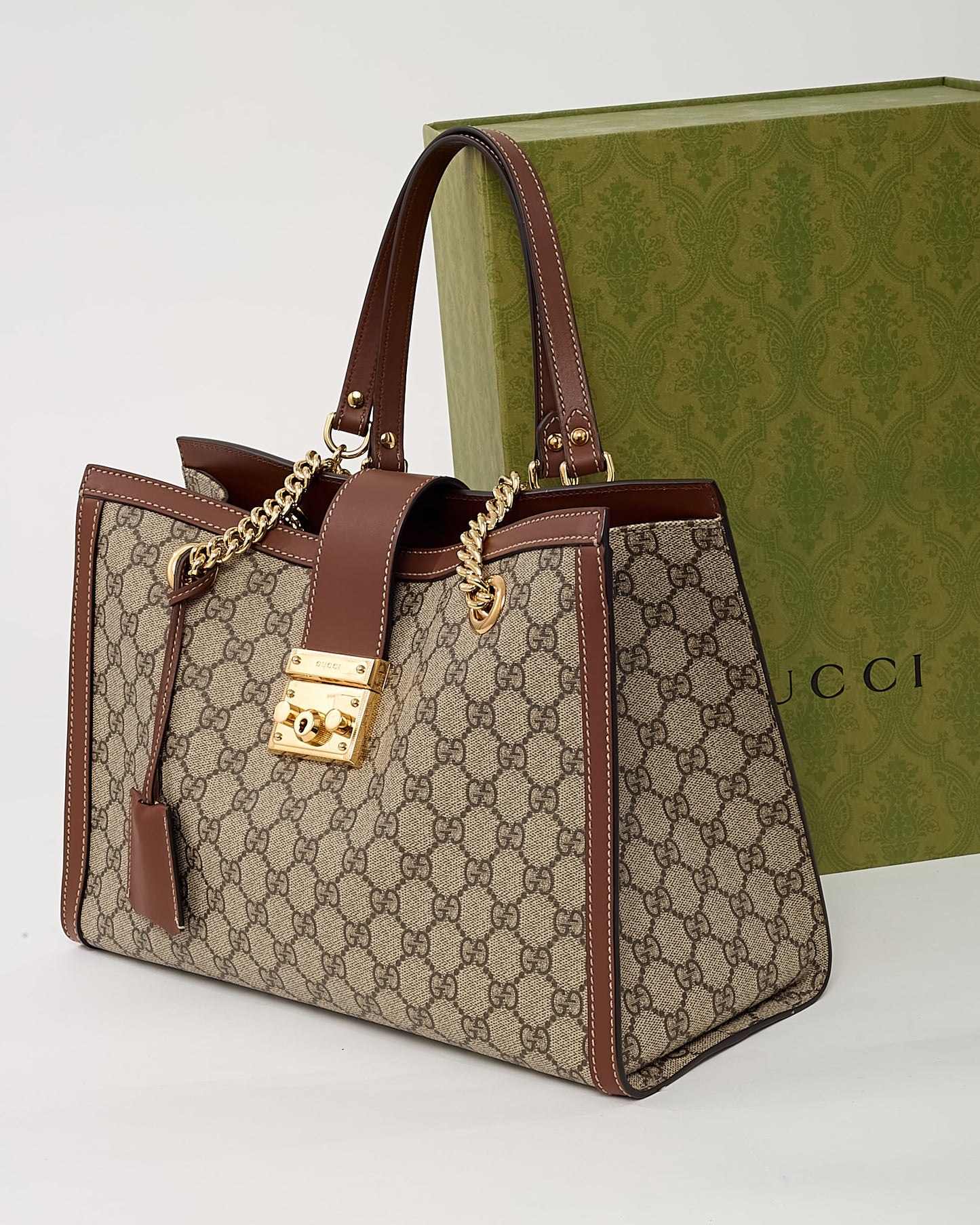 Sac cabas Gucci Grand Padlock en toile enduite GG Suprême beige/ébène et cuir blanc