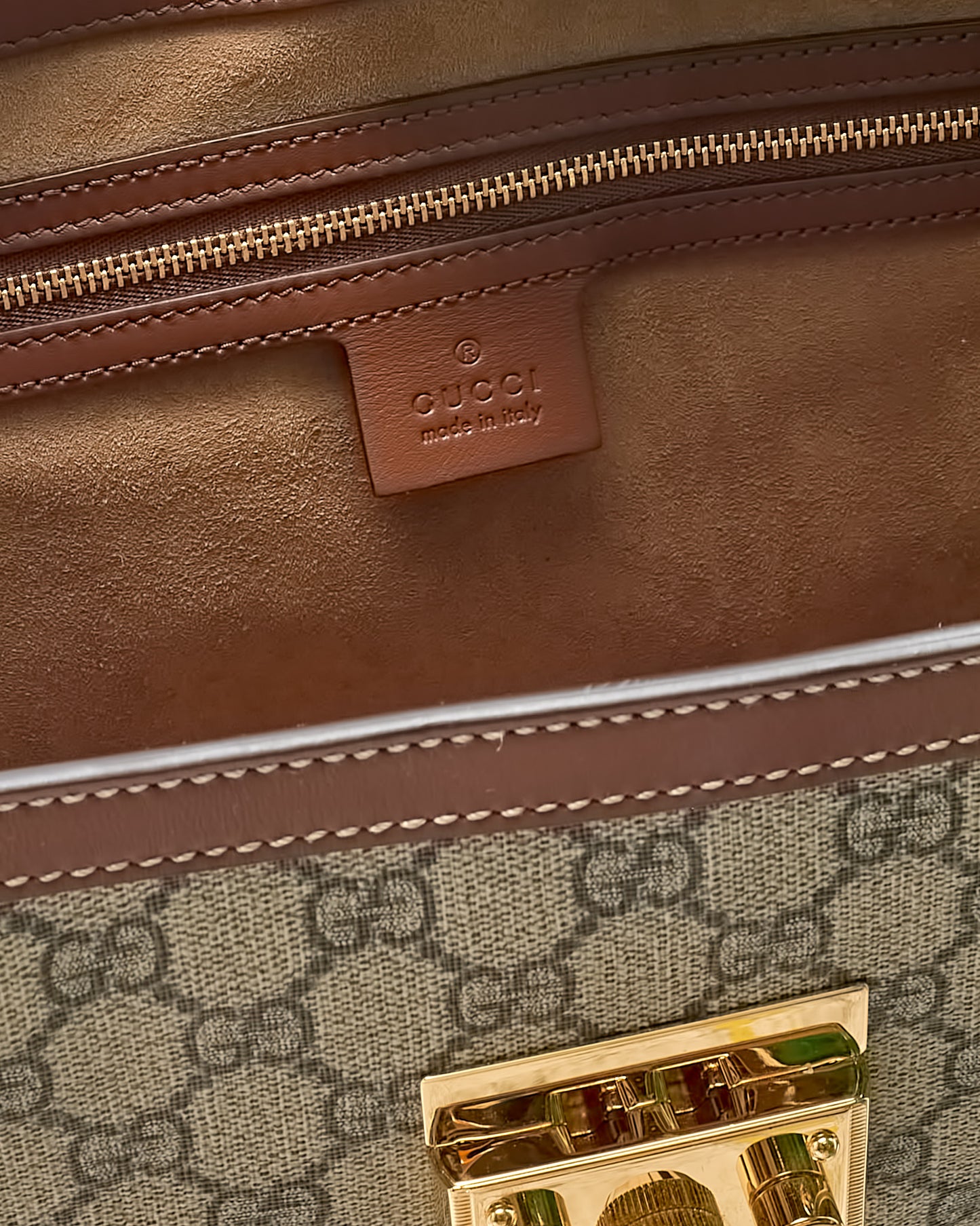 Sac cabas Gucci Grand Padlock en toile enduite GG Suprême beige/ébène et cuir blanc