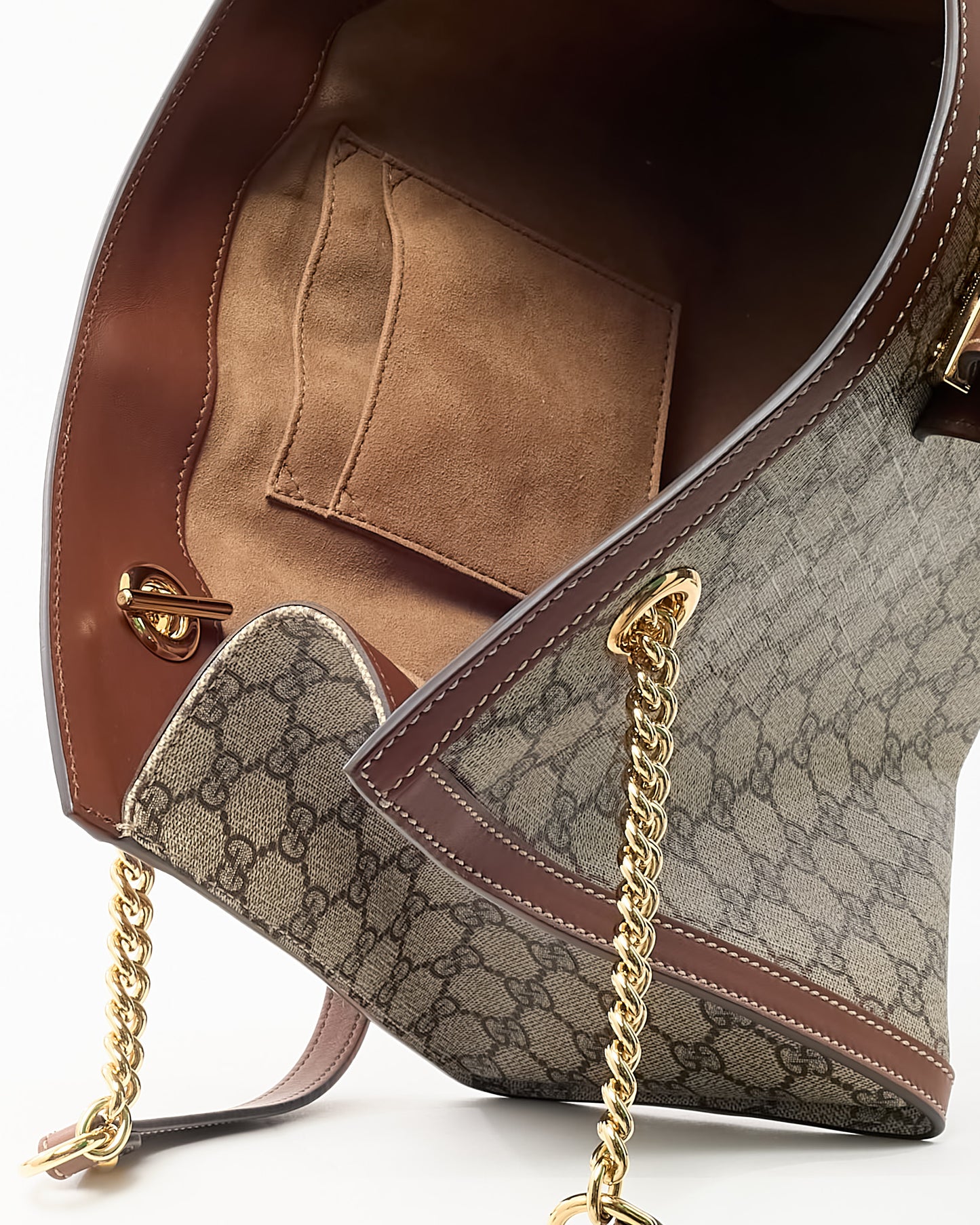 Sac cabas Gucci Grand Padlock en toile enduite GG Suprême beige/ébène et cuir blanc