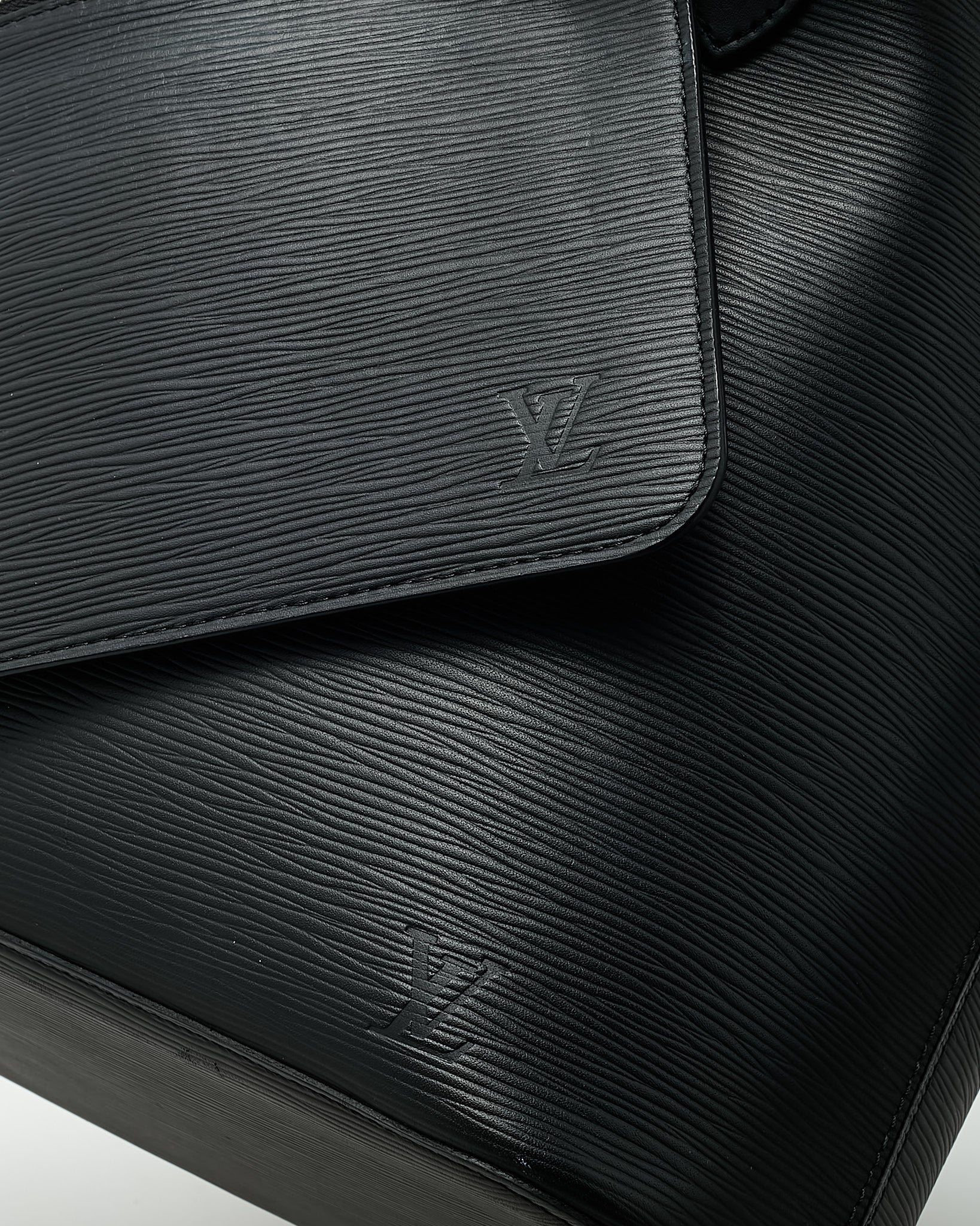 Buy Louis Vuitton Black Epi Leather Neverfull MM with Pouch