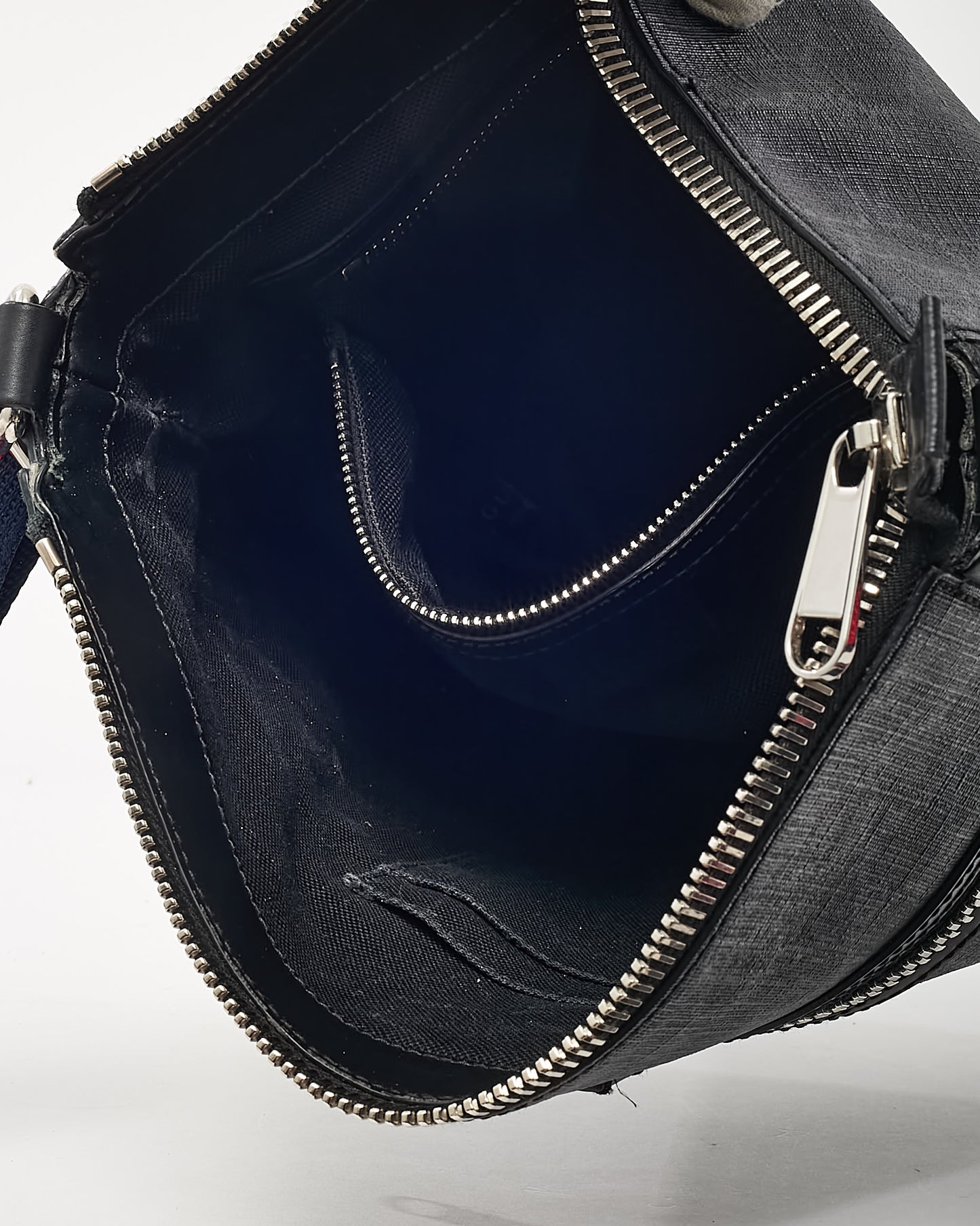 Gucci Black Monogram GG Supreme Canvas Medium Messenger Bag