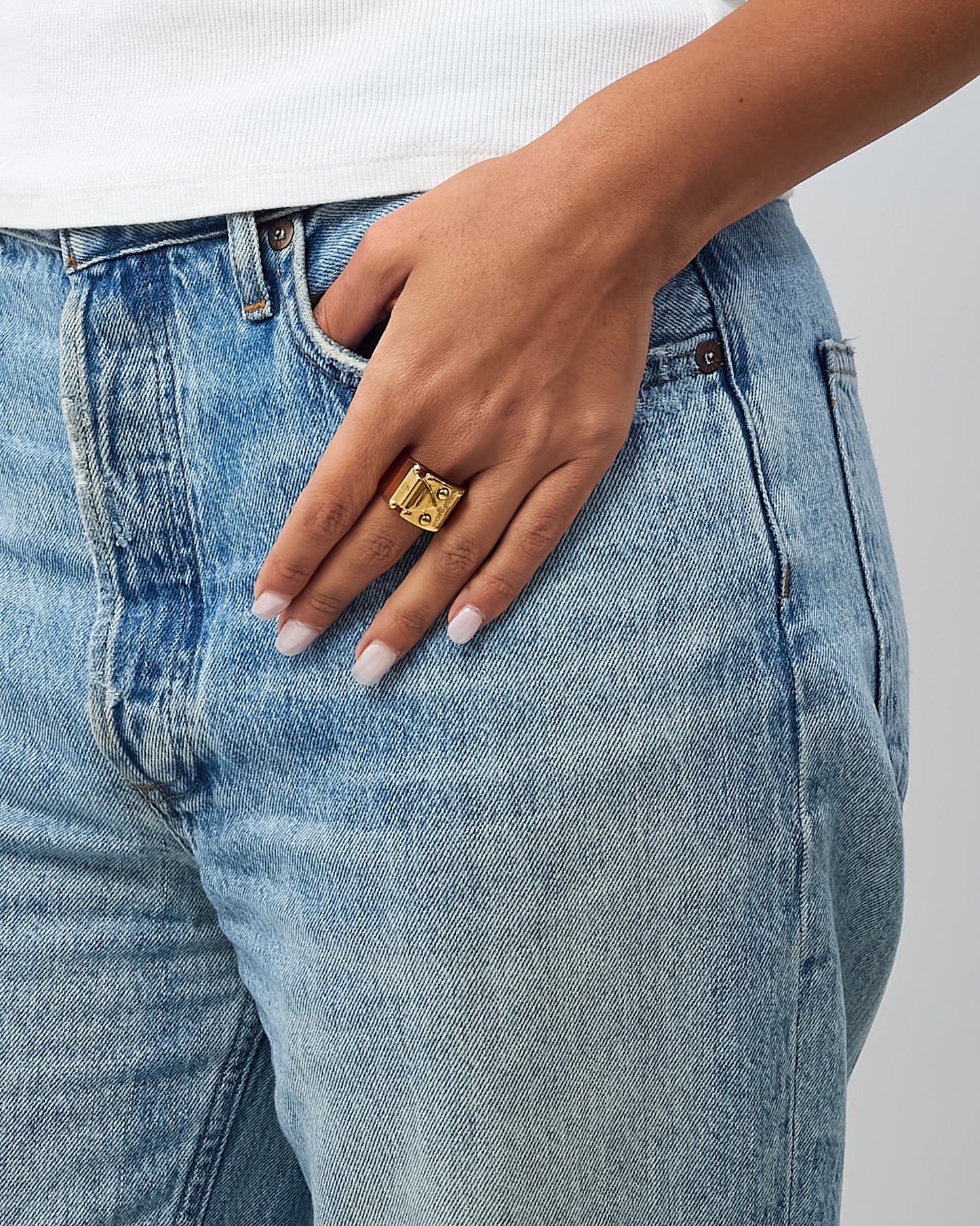 Louis Vuitton Brown Tortoise Resin Gold Tone Plated "Lock It" Ring - L/US 8