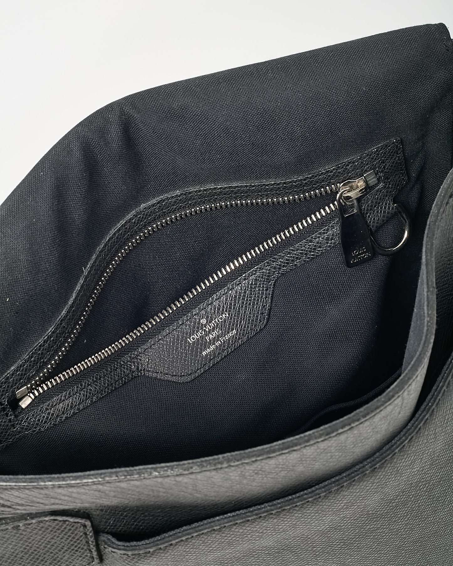 Louis Vuitton Black Taiga Leather Messenger Bag